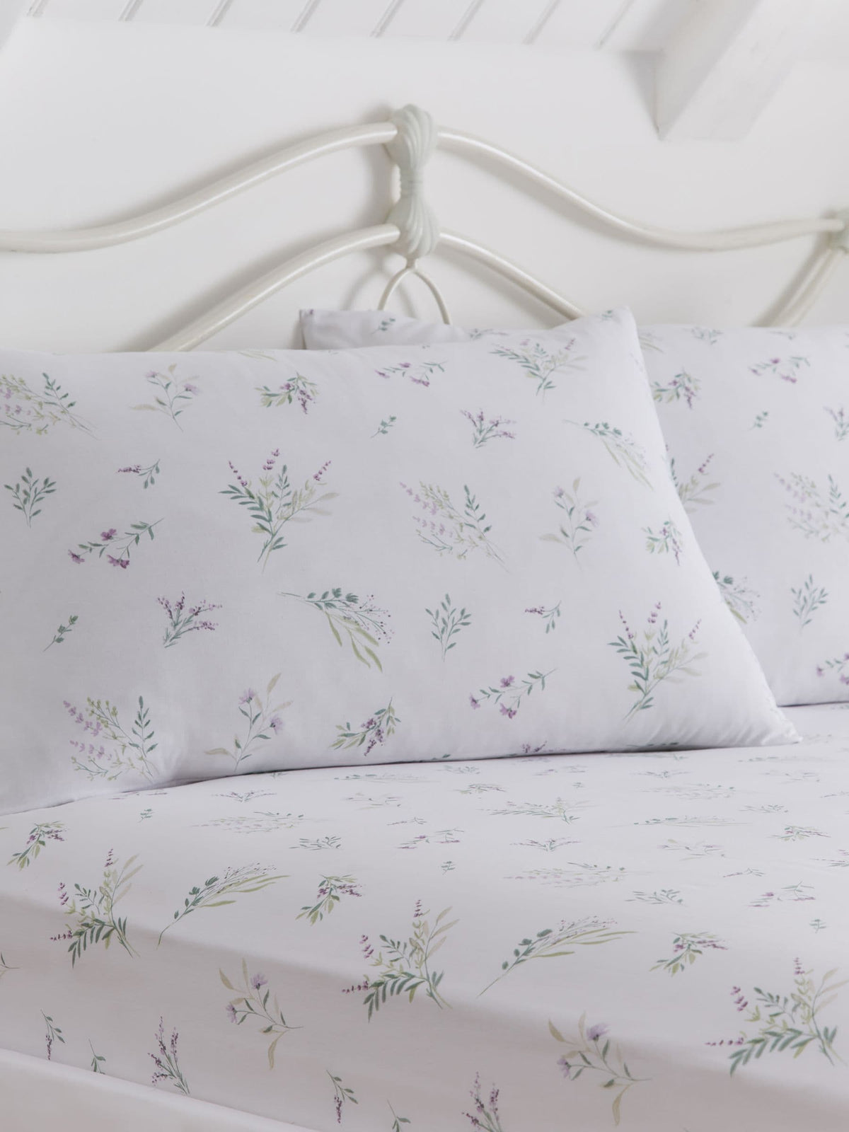 Dreams & Drapes lilac fitted bed sheet set 28cm deep - British product