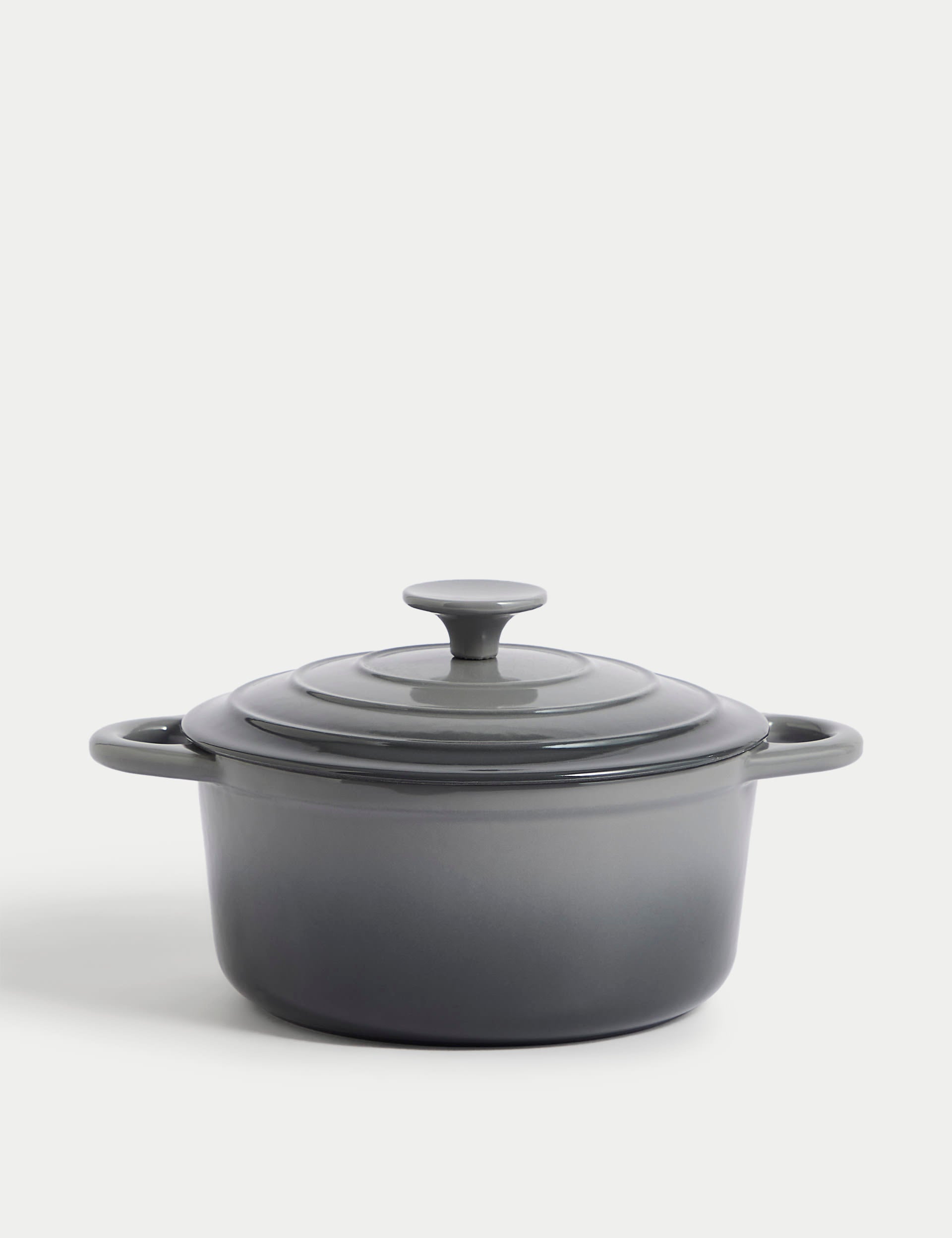 Cast Iron Medium Casserole Dish 2.8L - British product