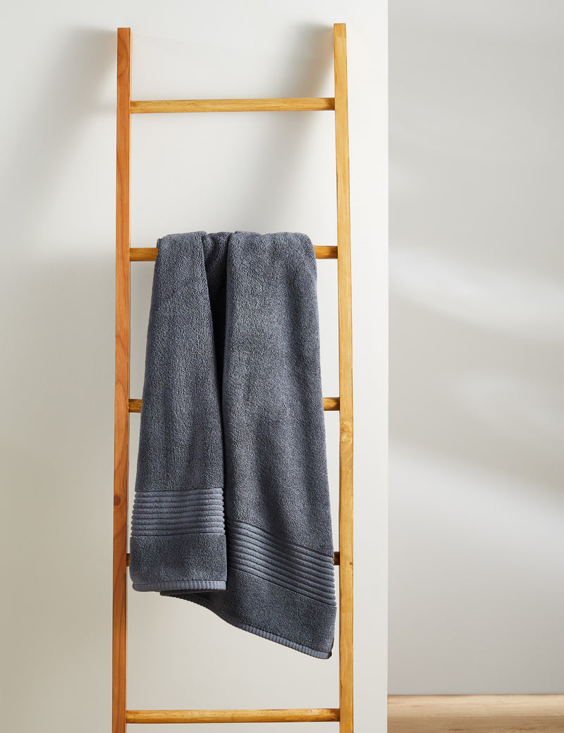 Plush Egyptian cotton towel with 800 GSM, imported from the UK