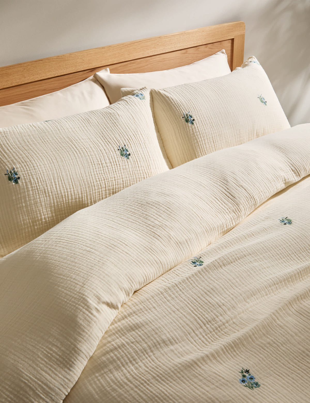 Pure cotton embroidered flower bedding set, imported from the UK