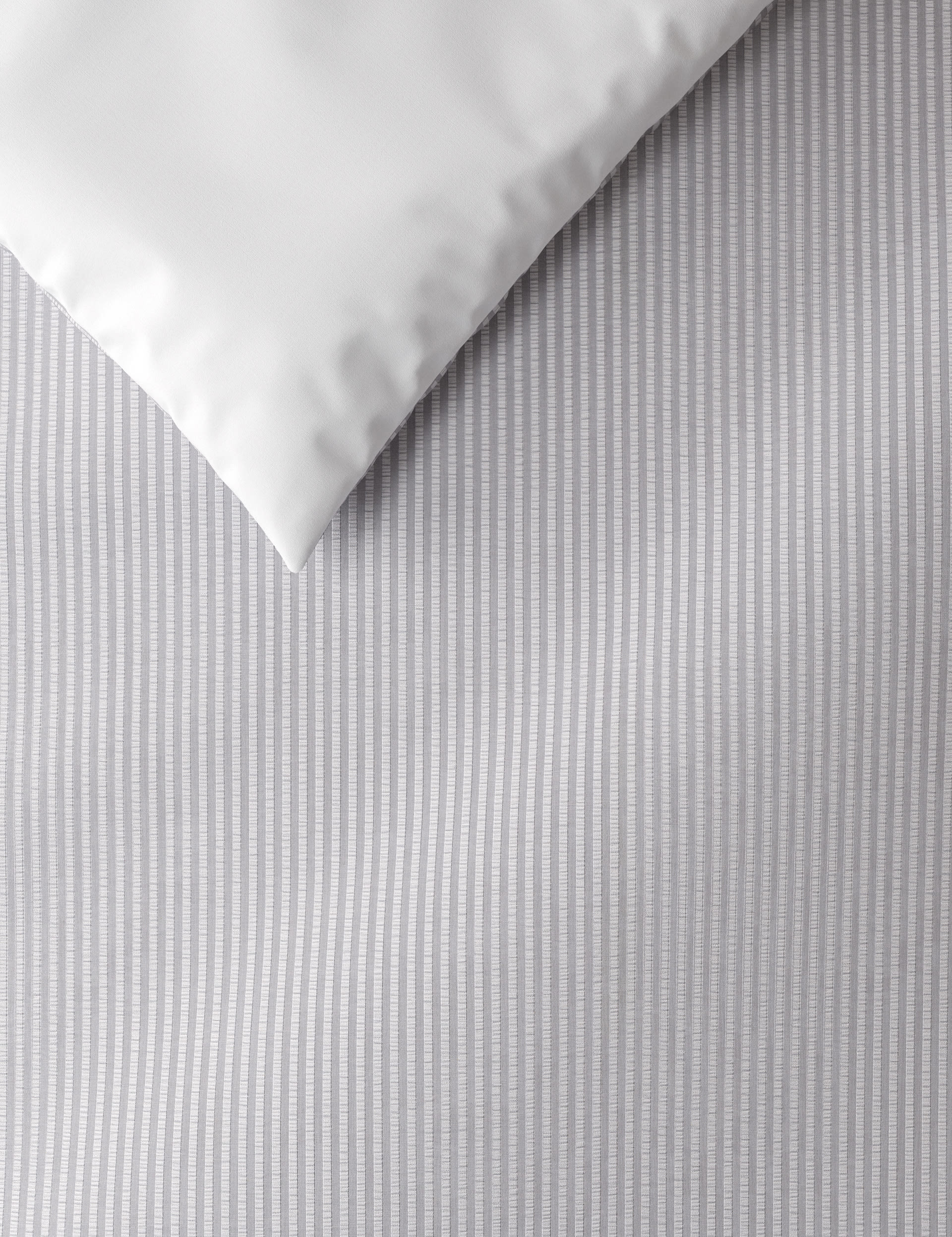 Cotton striped seersucker bedding set, imported from the UK