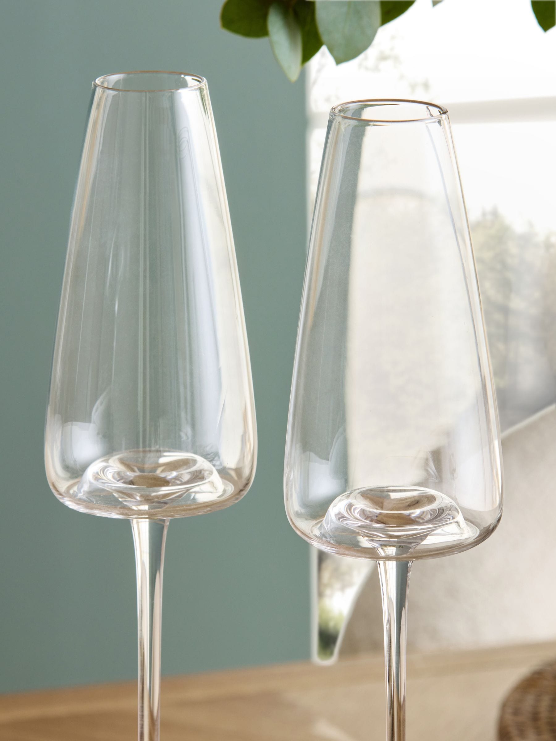 Clear tapered champagne flutes set of 4 (British brand)