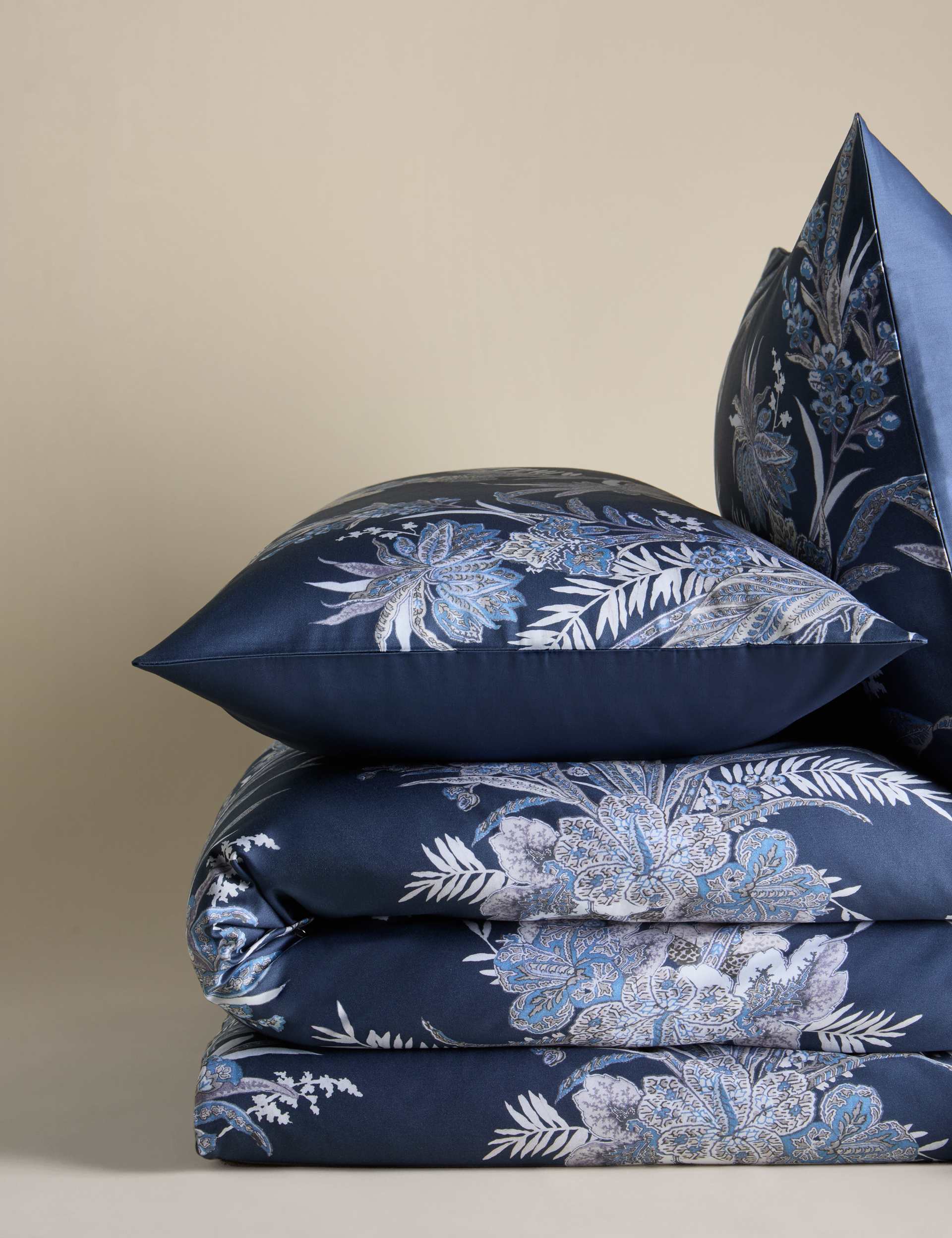 Sateen Vintage Floral Bedding Set