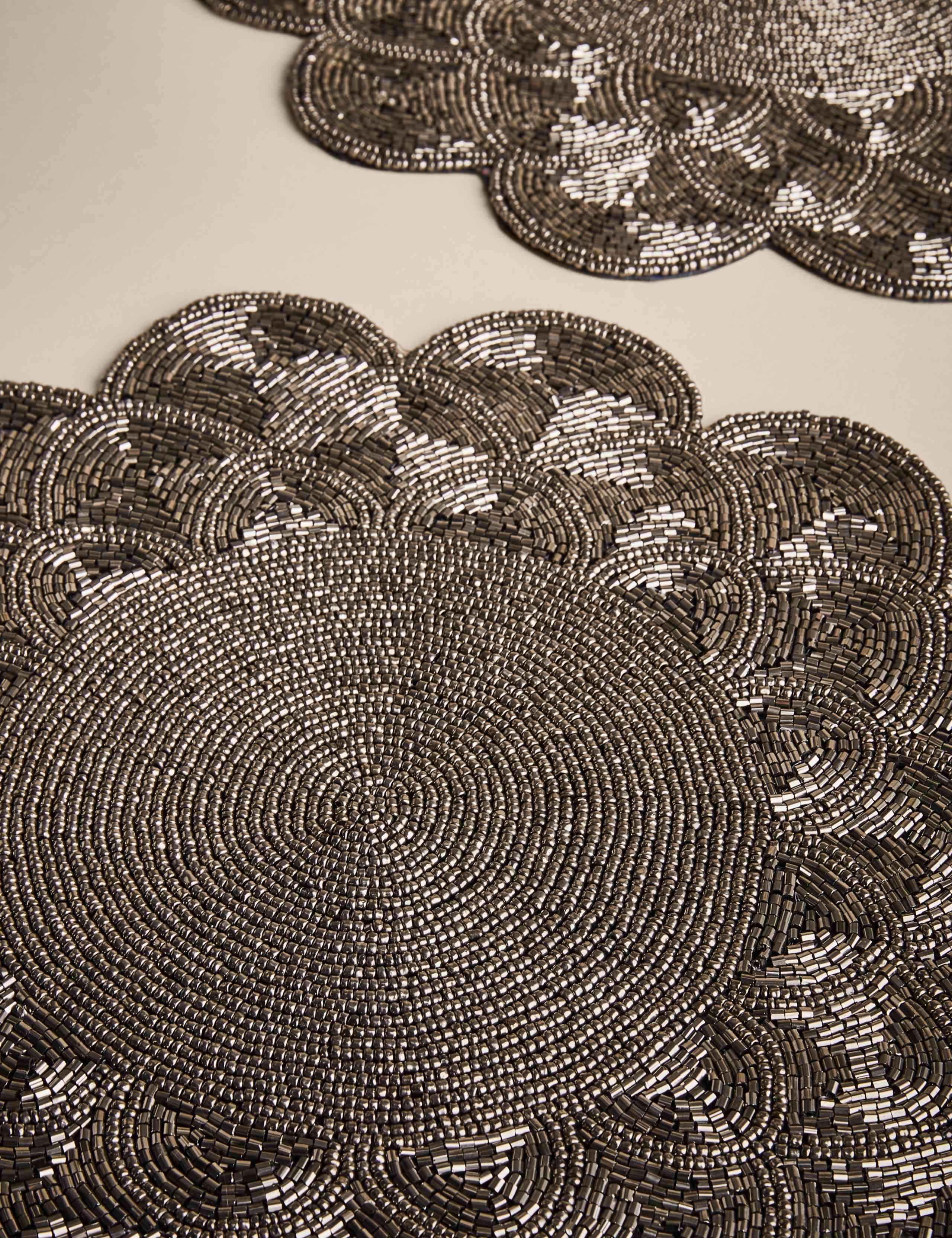 Set of 2 Beaded Scallop Placemats