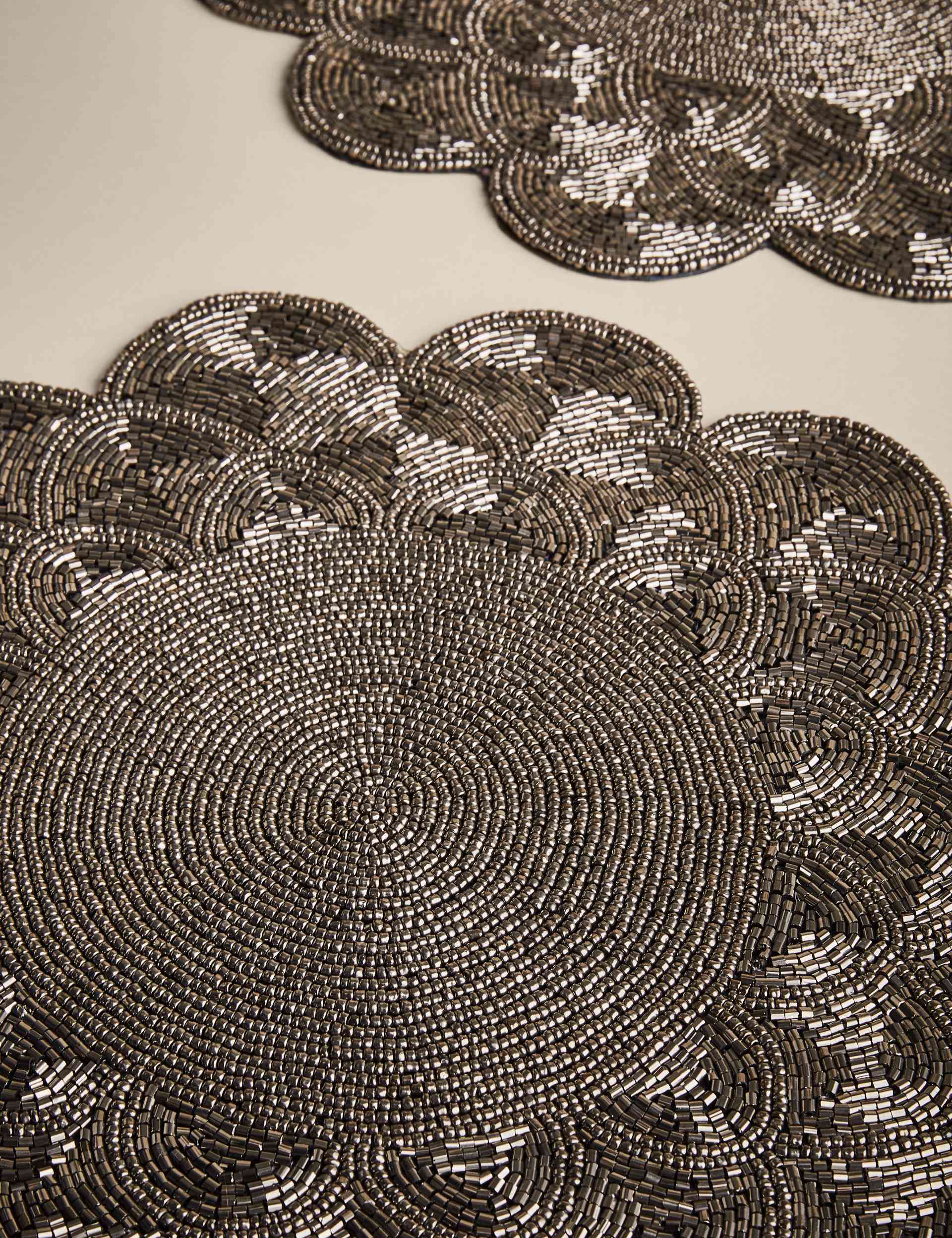 Set of 2 Beaded Scallop Placemats