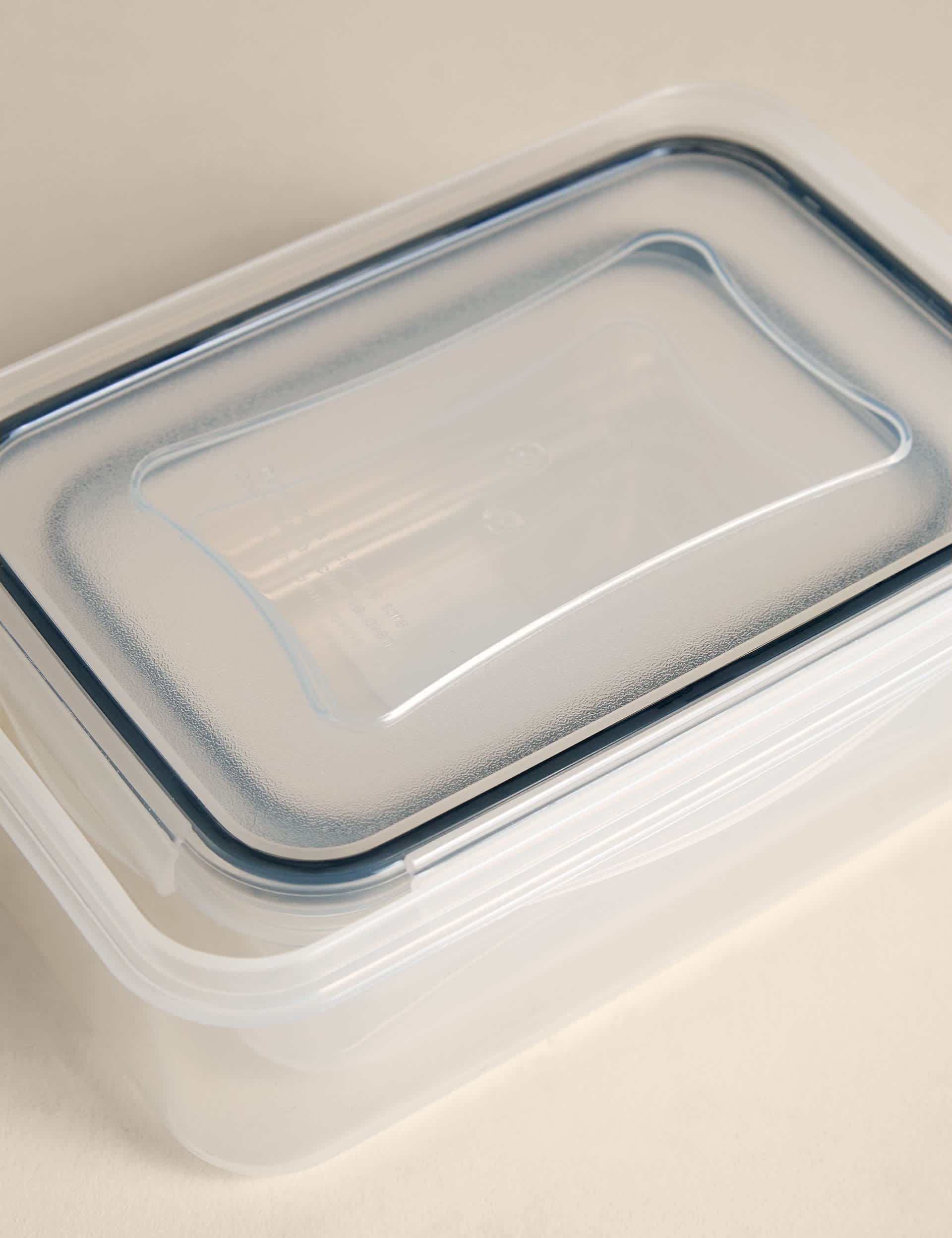 Set of 3 airtight food storage containers (British brand)