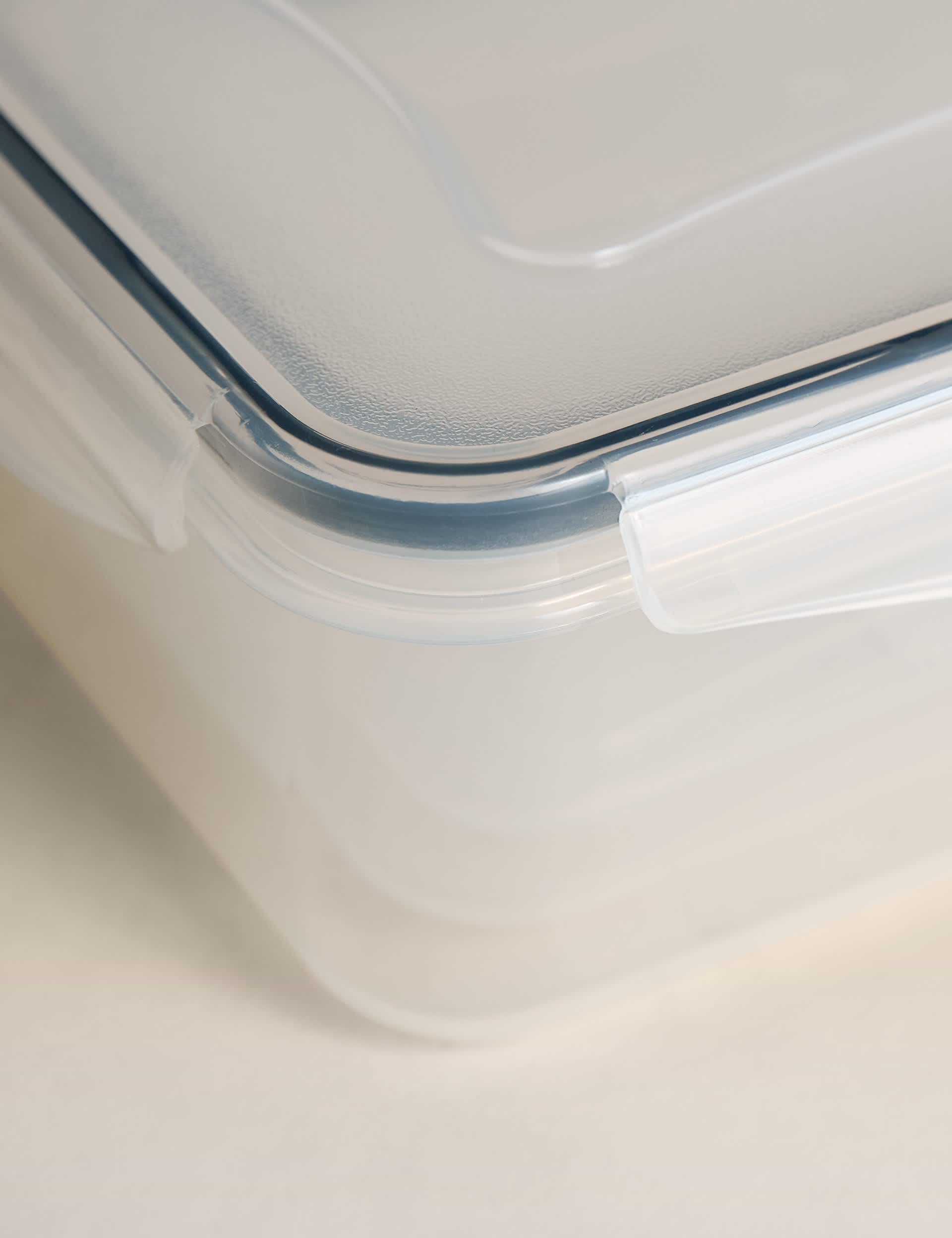 Set of 3 airtight food storage containers (British brand)