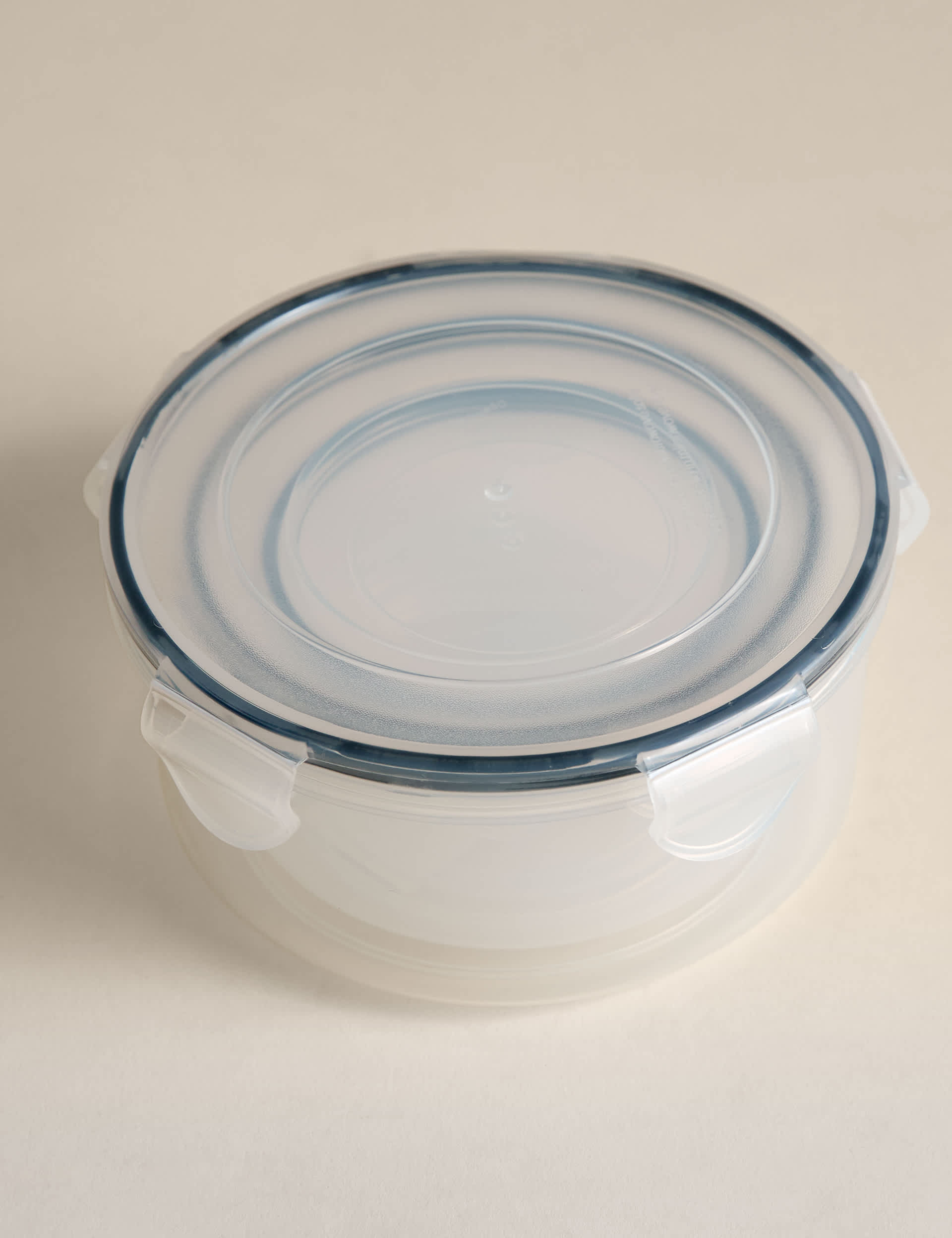 Set of three round clip storage containers 1.5L 800ml 400ml (British brand)