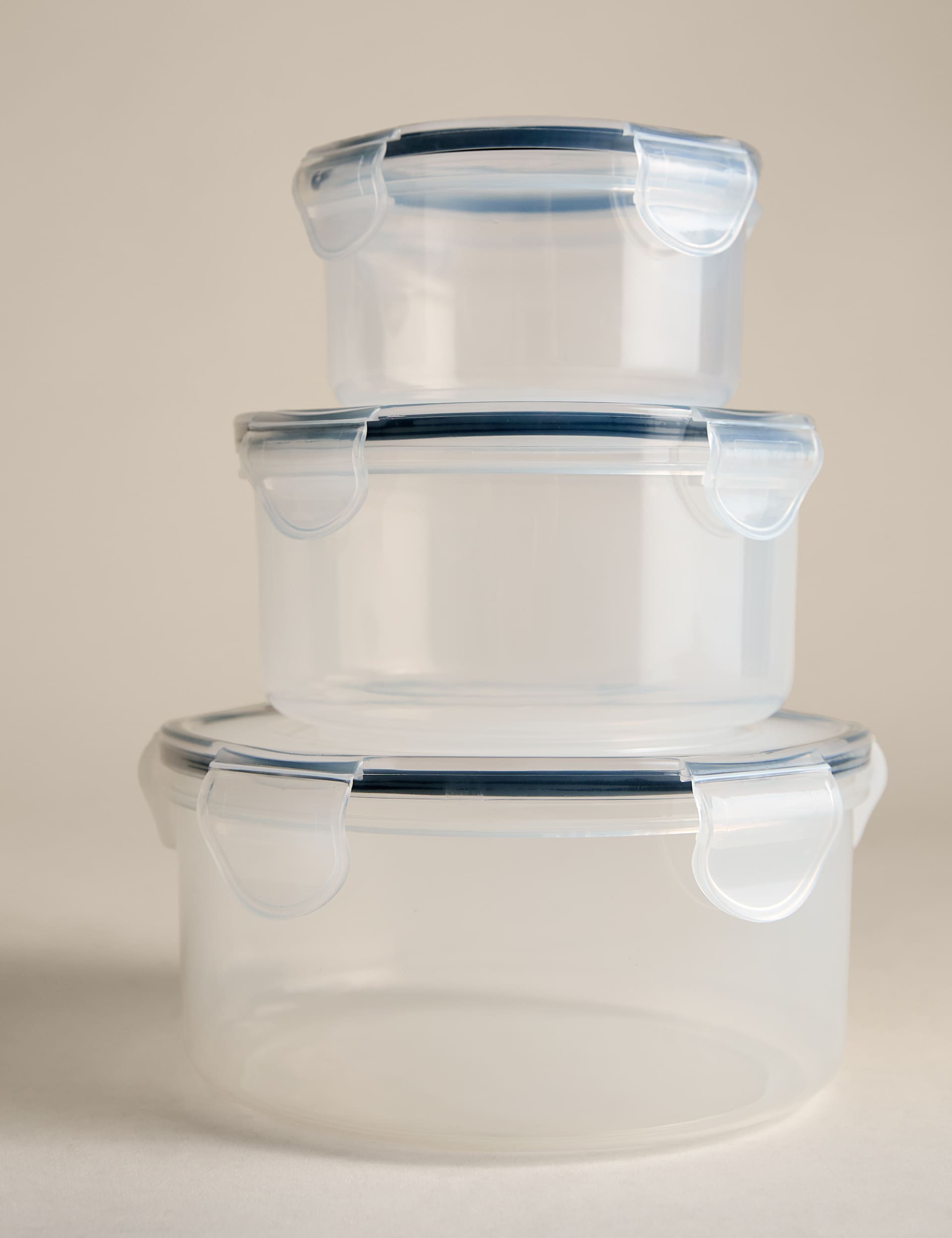 Set of three round clip storage containers 1.5L 800ml 400ml (British brand)
