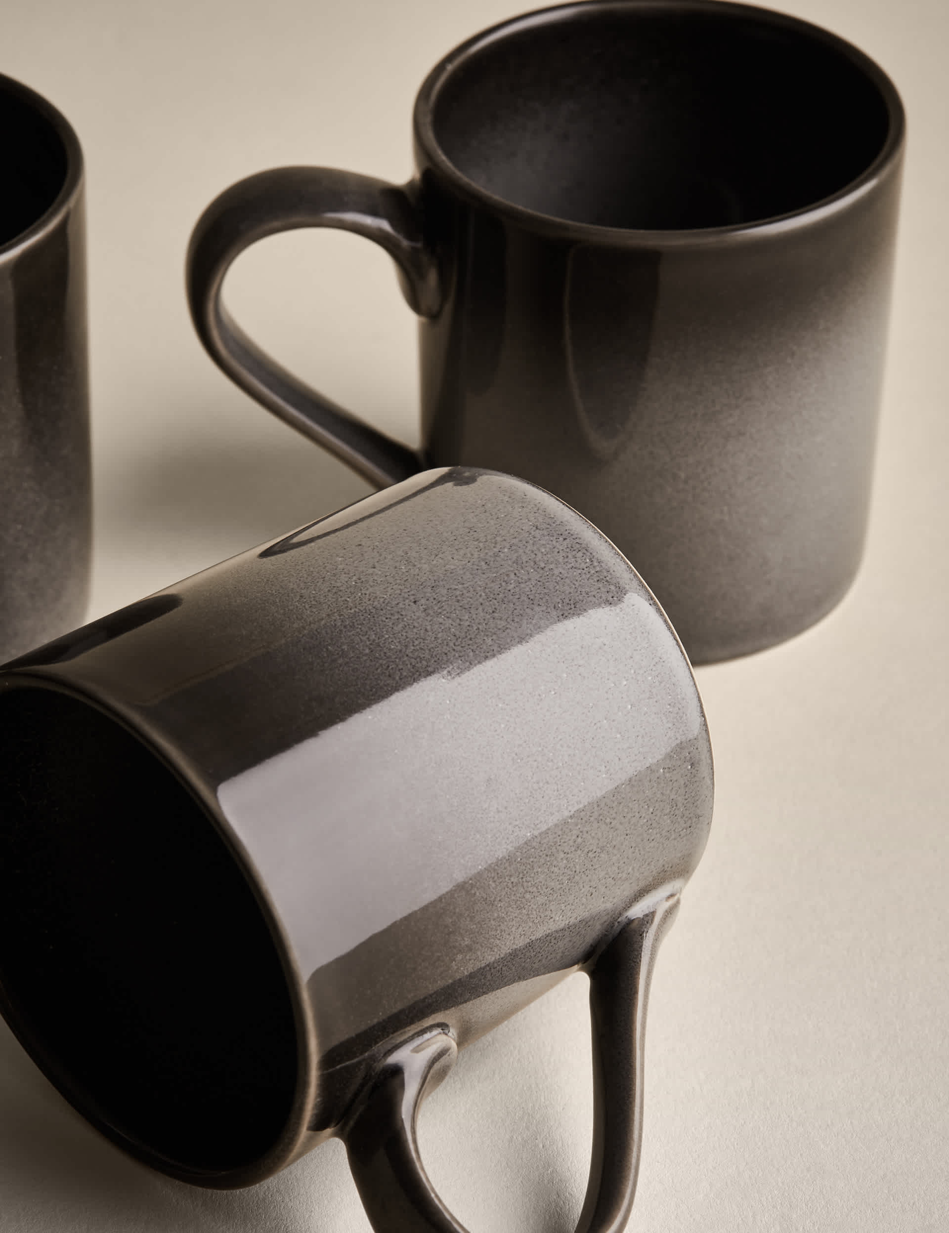Amberley reactive mugs set of 4 (British brand)