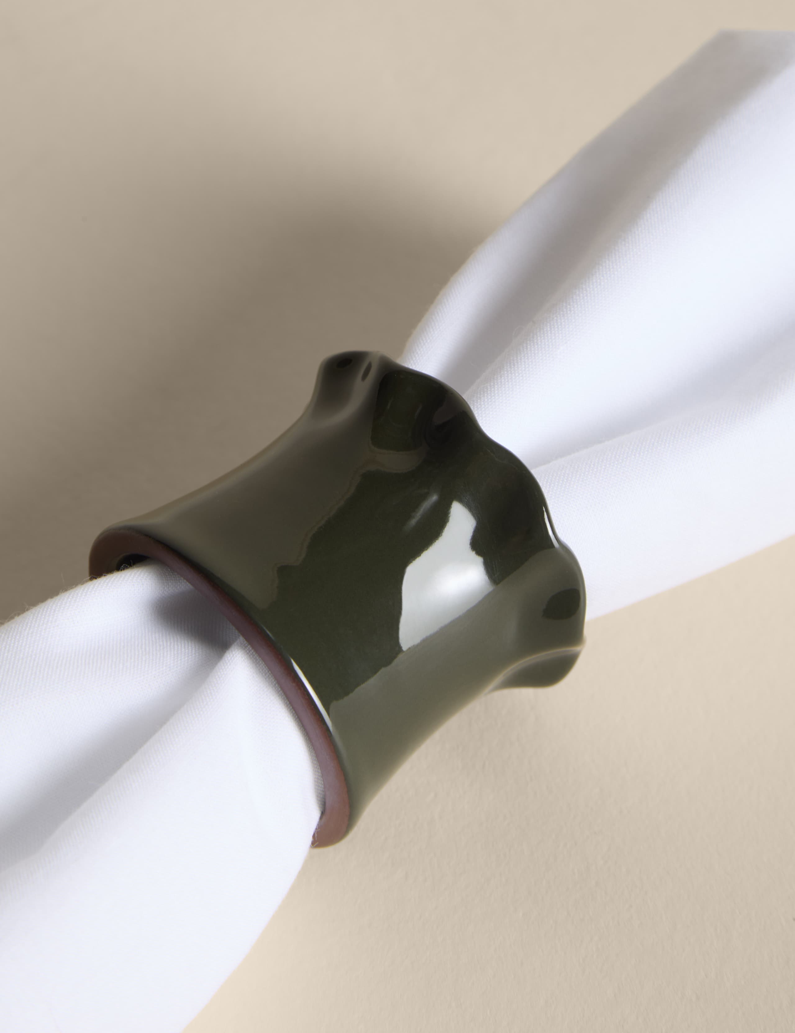 Ceramic napkin rings set of 4 (British brand)
