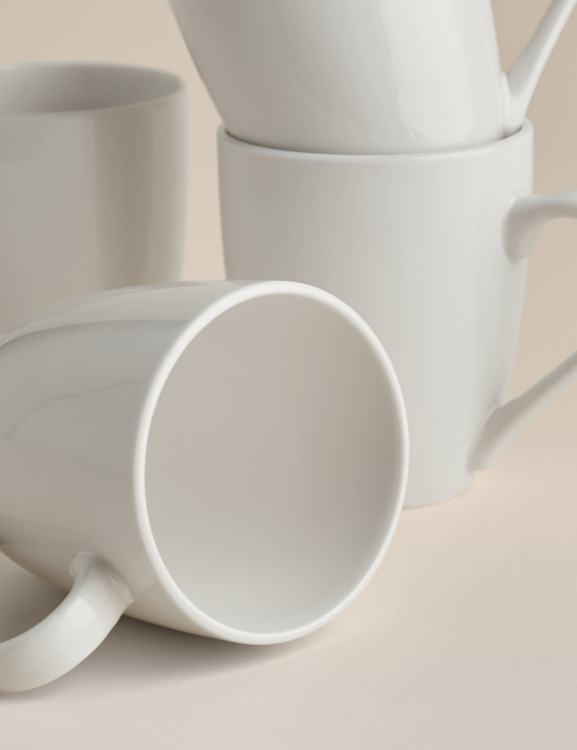 Set of 4 porcelain mugs (British brand)
