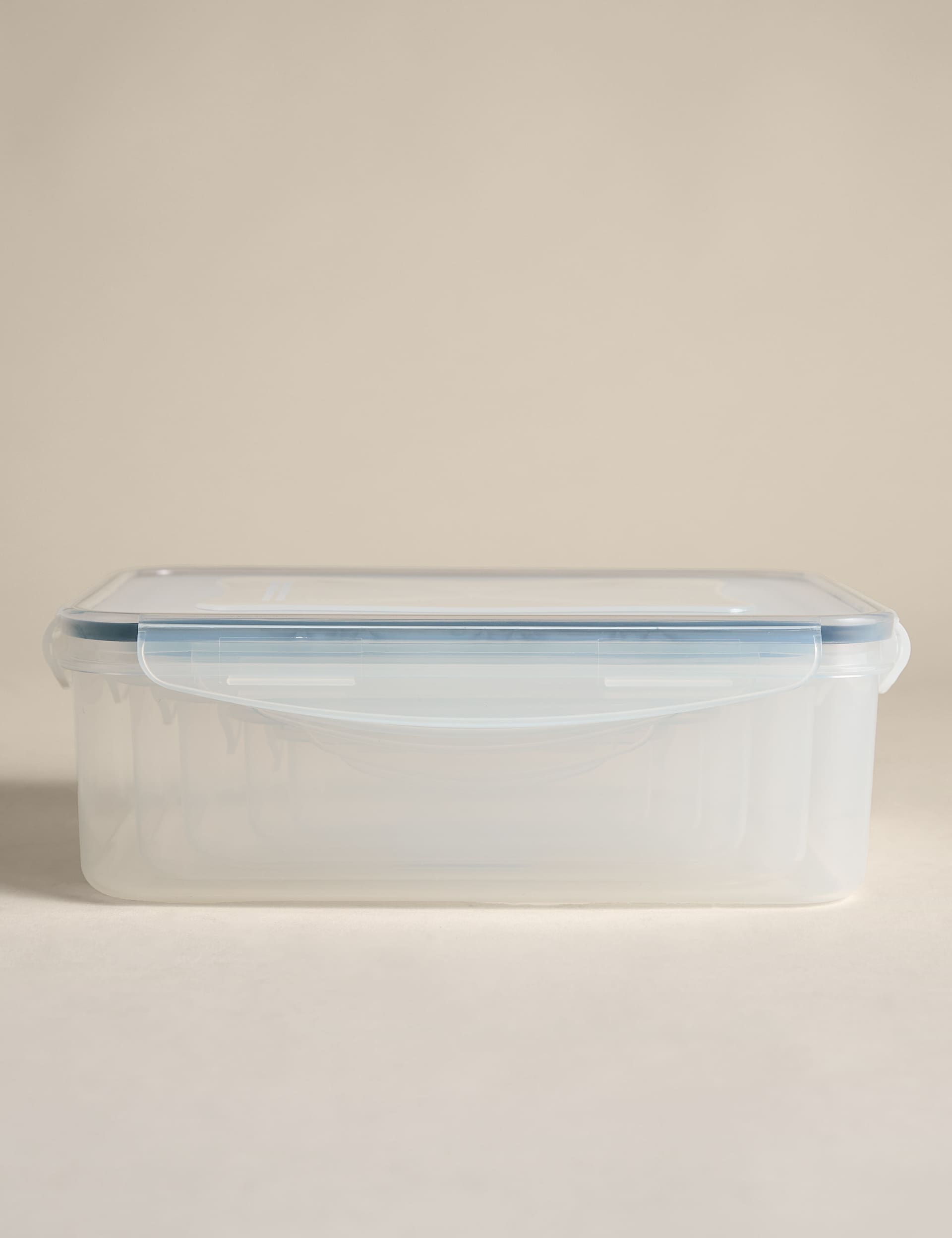 Set of 5 kitchen storage tubs with clip lids and various sizes (British brand)