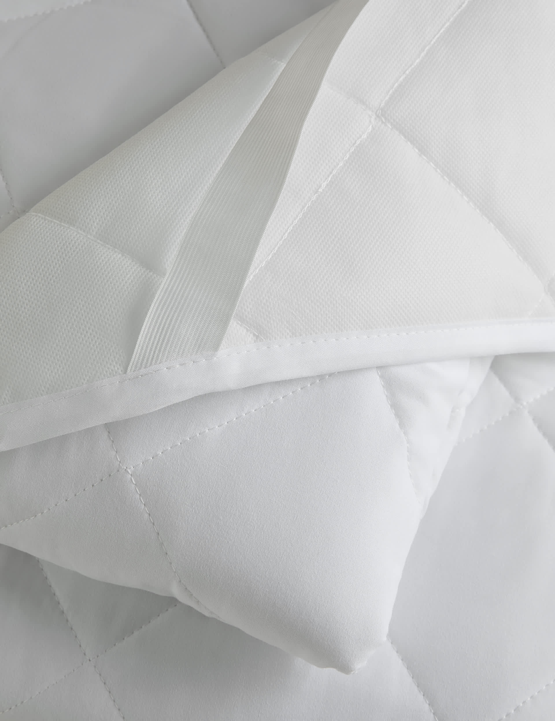 Simply Protect mattress protector with elasticated corners (British brand)