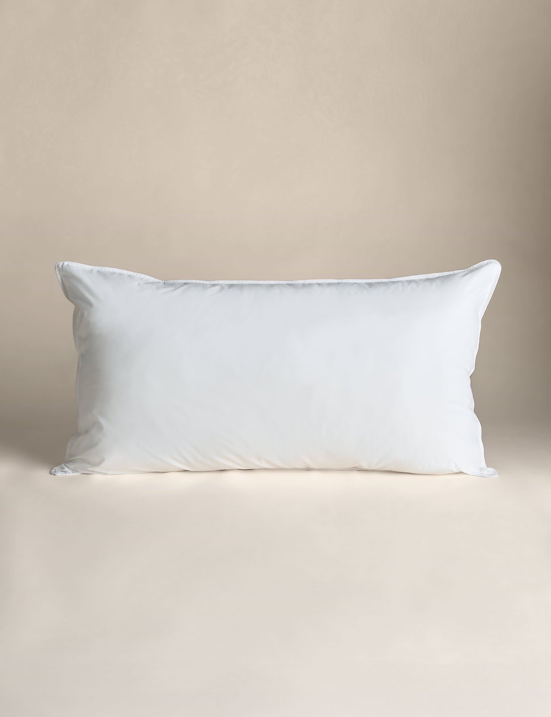 Supremely Washable kingsize firm pillow (British brand)