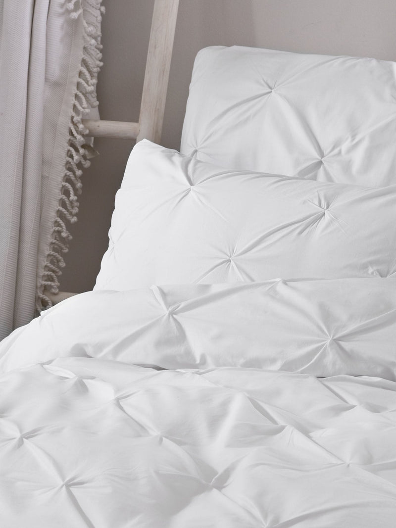 Serene White Lara duvet cover and pillowcase set (British brand)