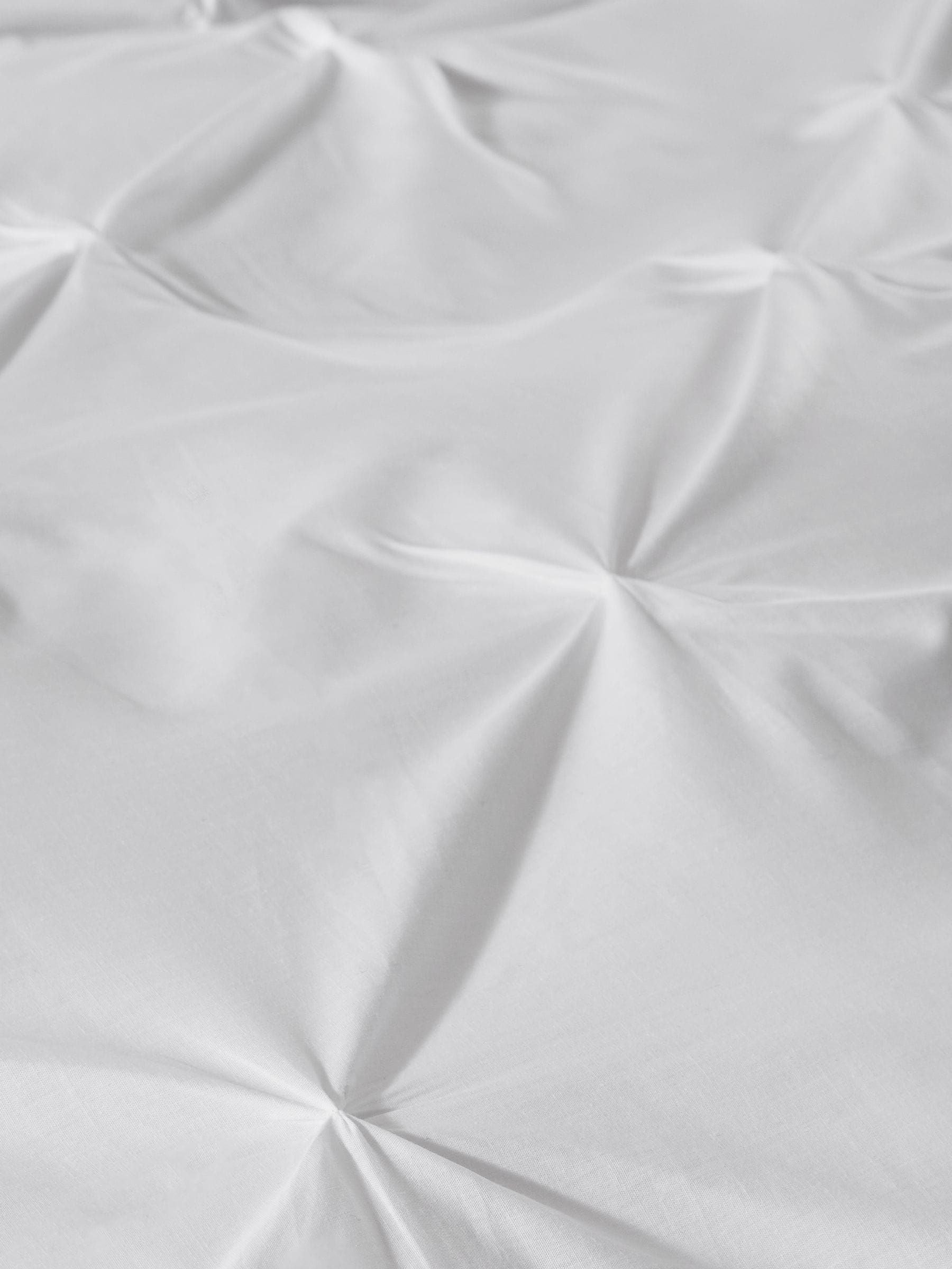 Serene White Lara duvet cover and pillowcase set (British brand)