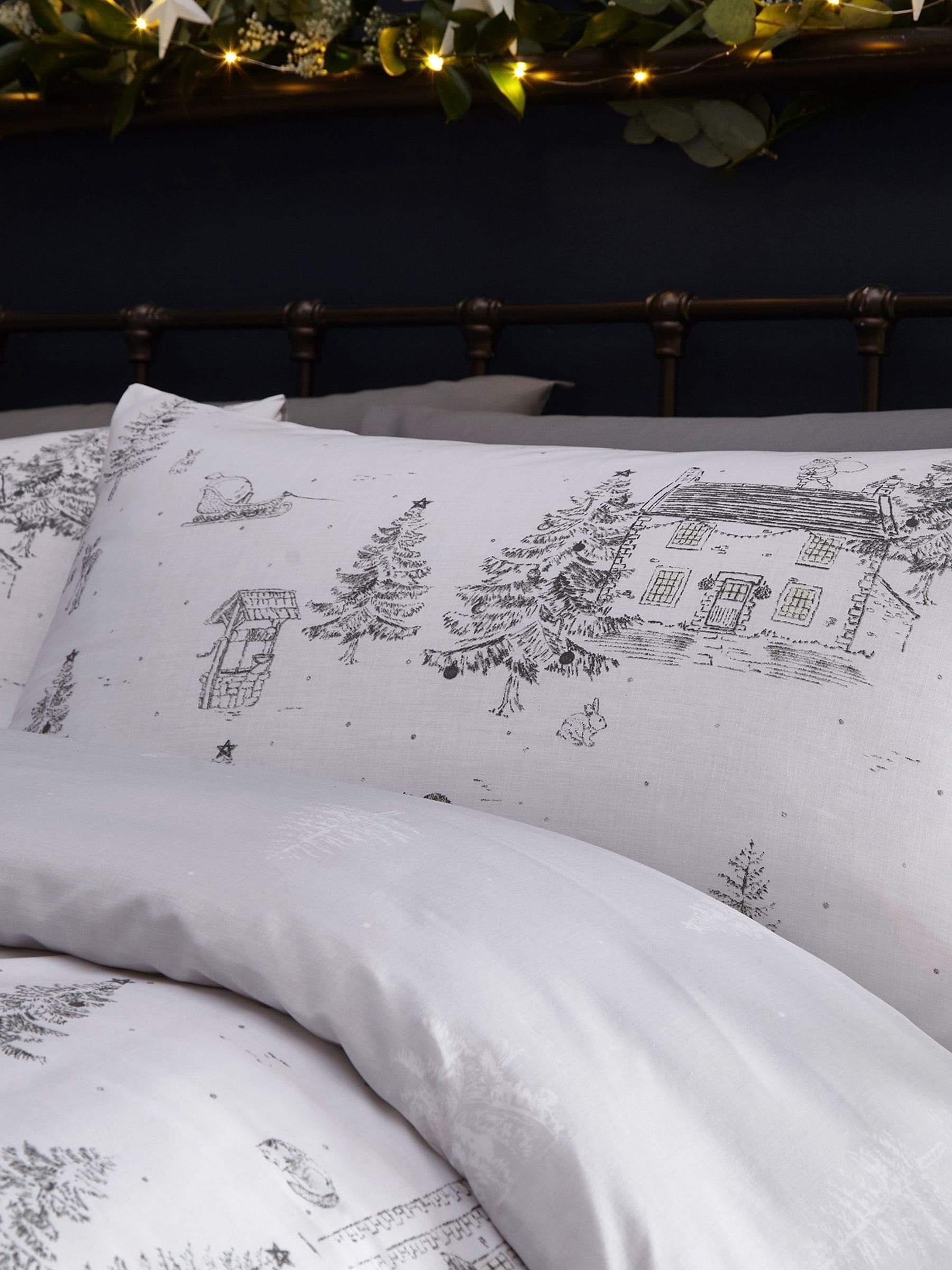 White Midwinter Toile Christmas duvet cover and pillowcase set - British product