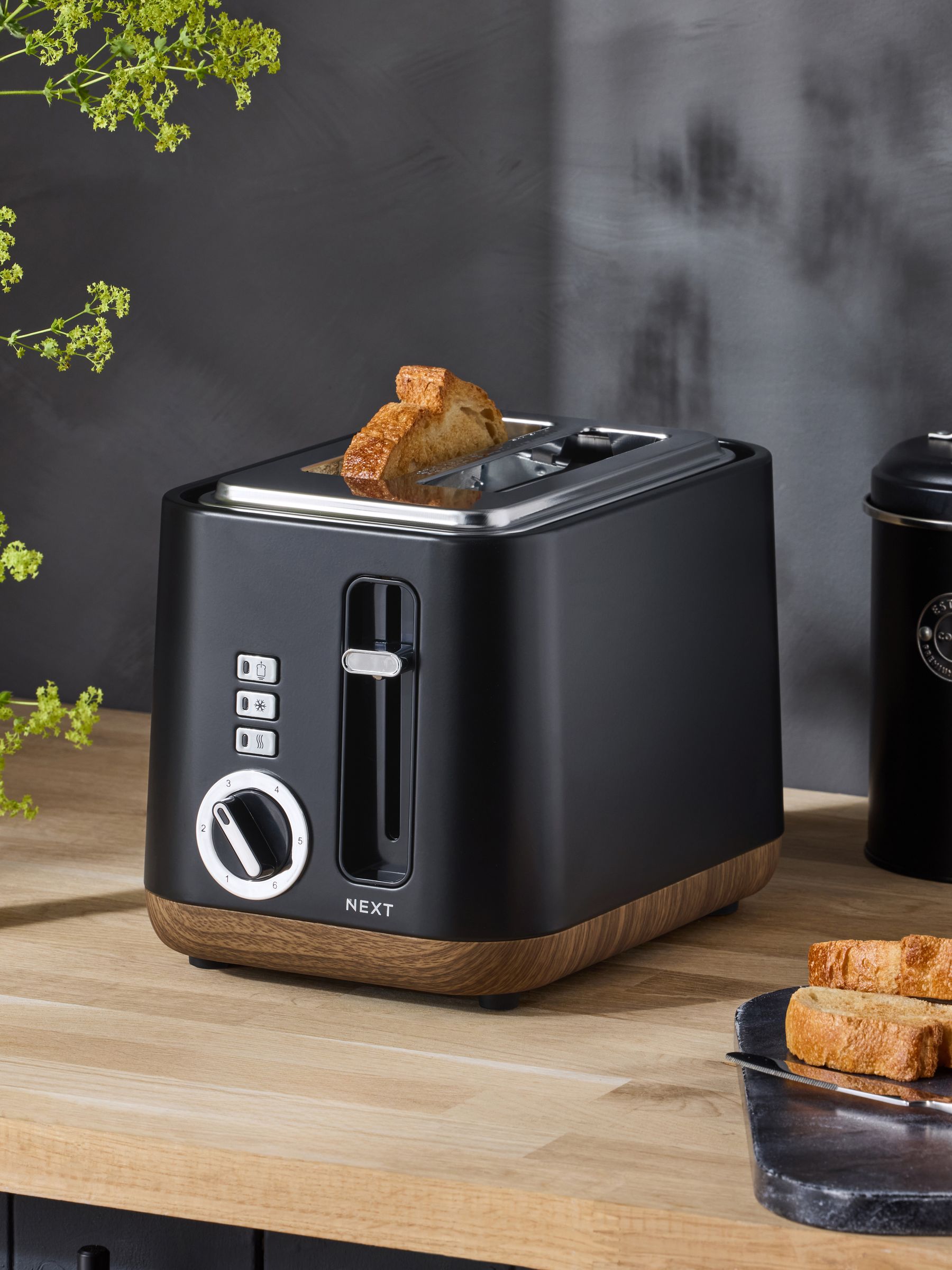 Black Bronx 2 slice toaster - British product