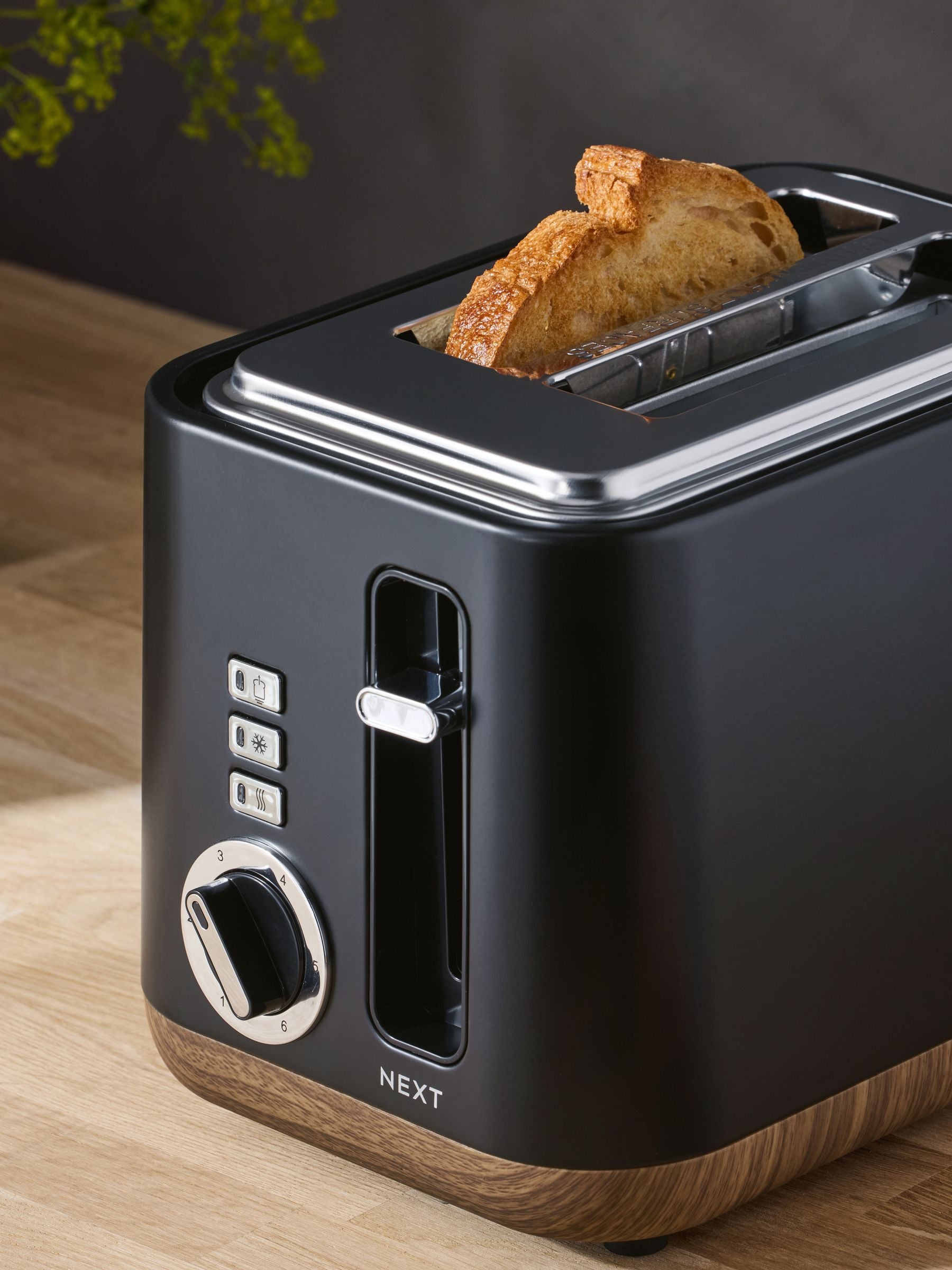 Black Bronx 2 slice toaster - British product