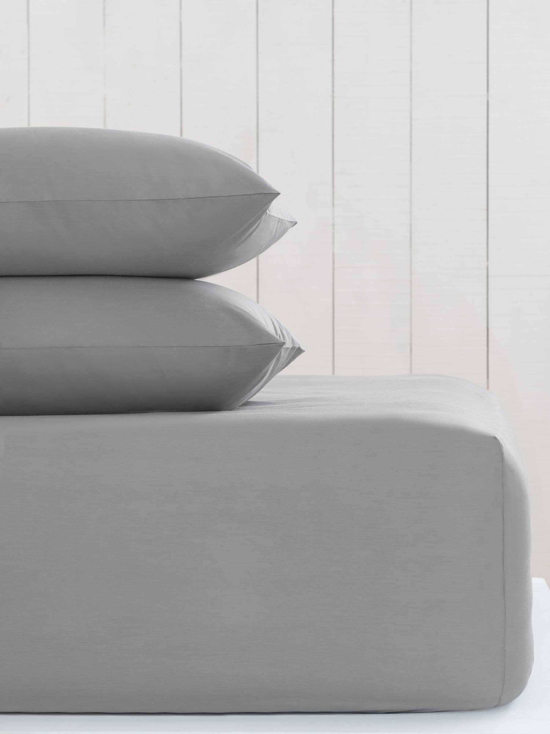 Grey mid cotton rich fitted bed sheet, UK version