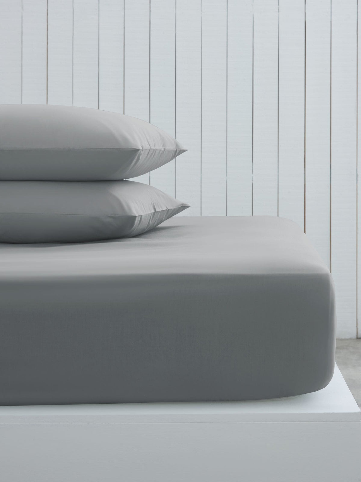Grey mid cotton rich fitted bed sheet, UK version