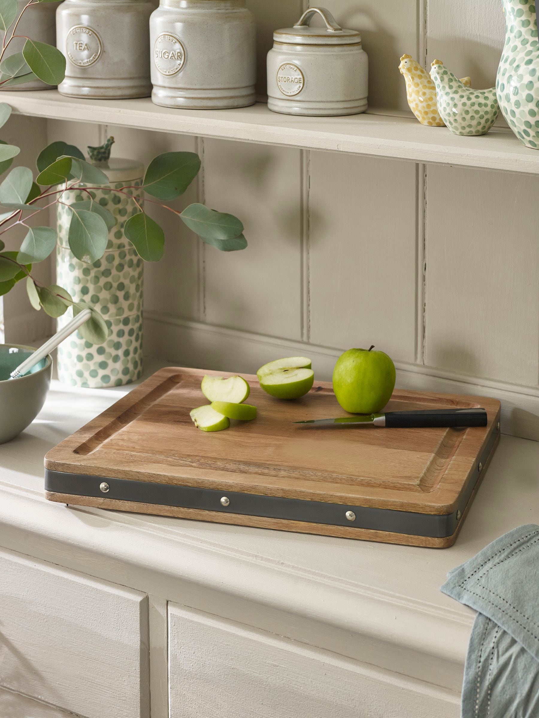 Natural Bronx butcher's block chopping board 39.5cm x 29.5cm x 4cm, imported from the UK