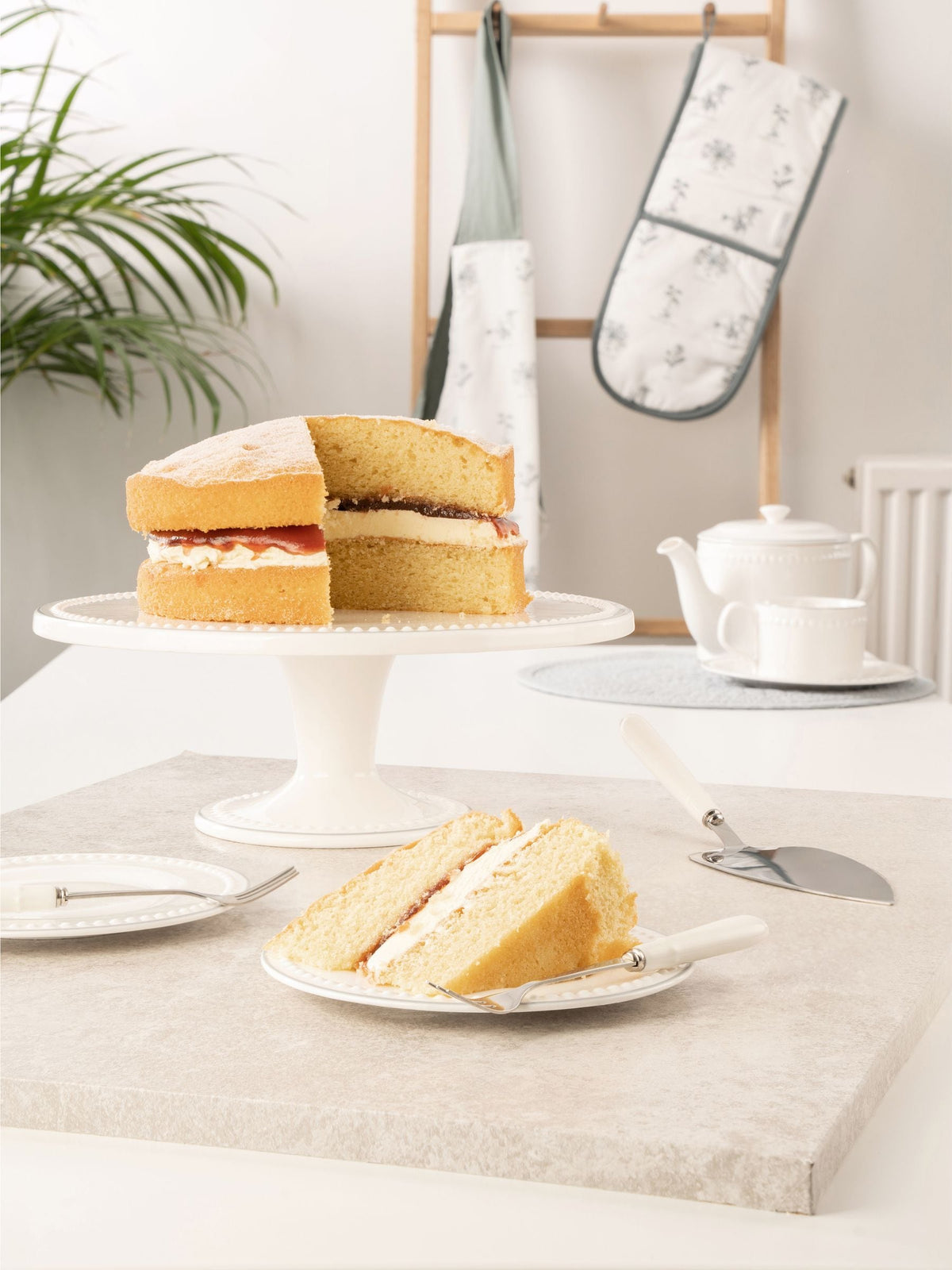 Mary Berry White Signature Cake Stand