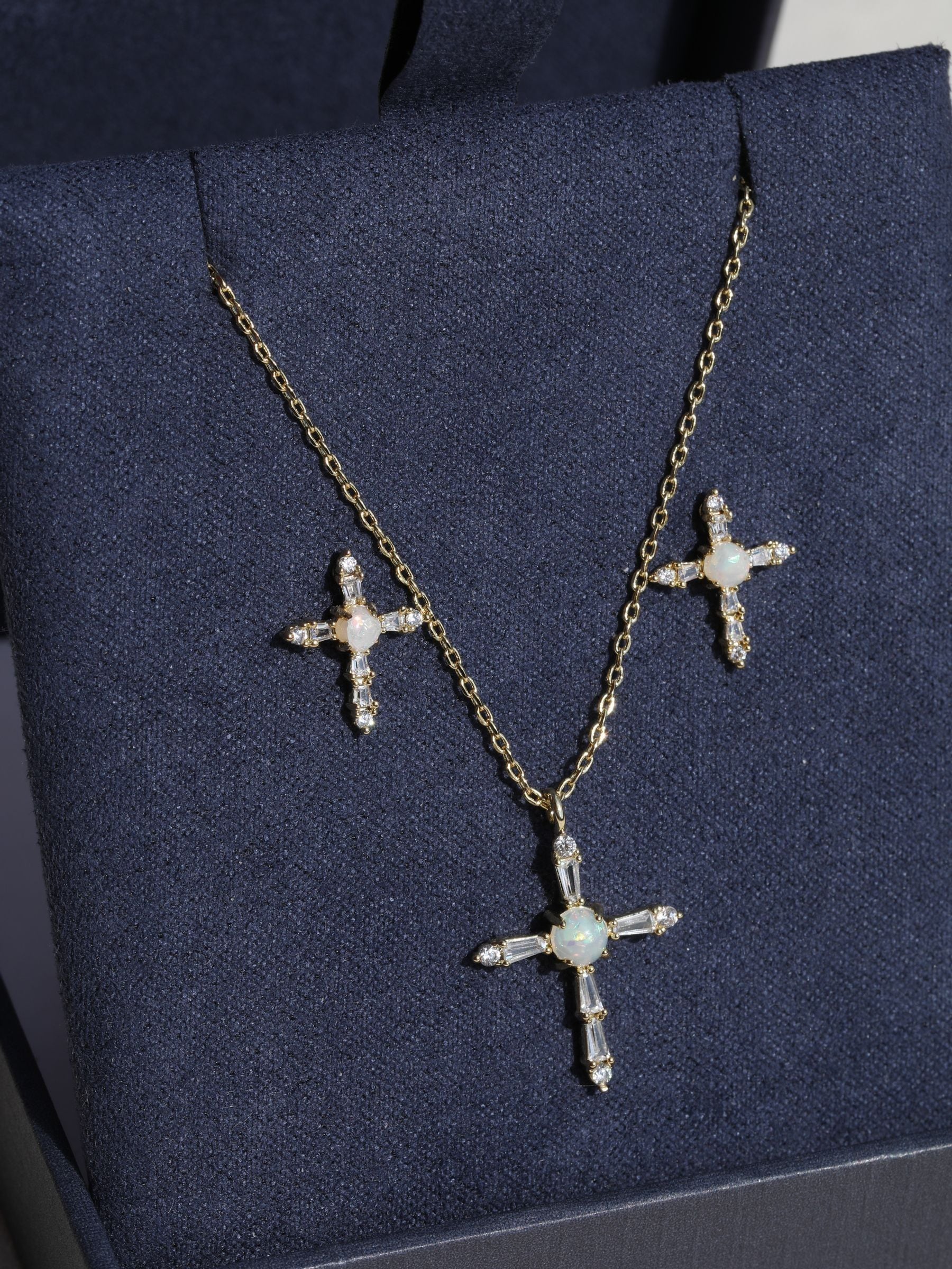 Inicio gold cubic zirconia opal cross set 17'' chain, UK version