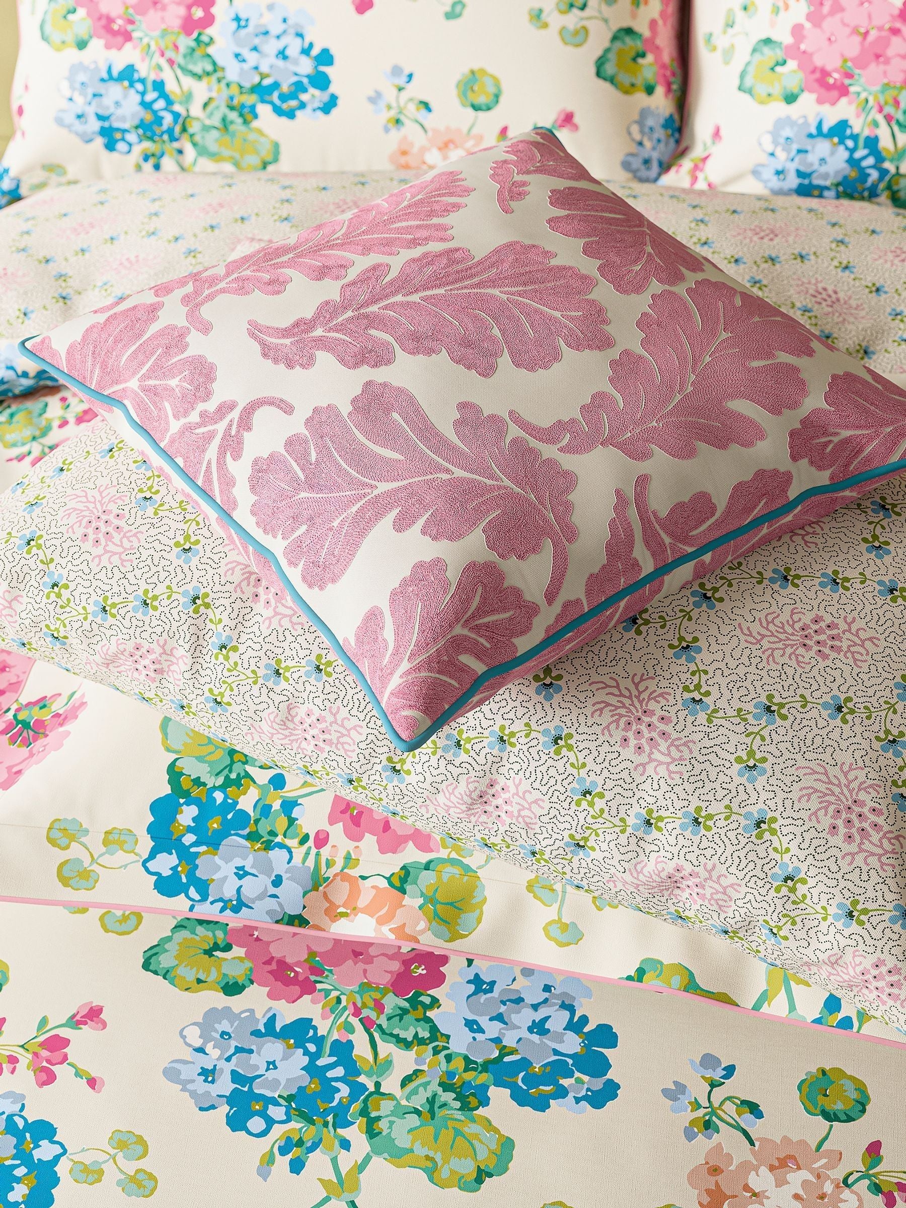 Land & Shore Multi Lori floral duvet set, UK version