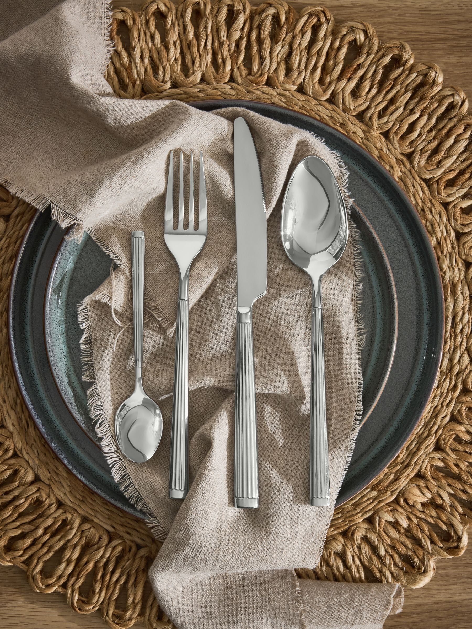 Silver Westbury Ridge stainless steel cutlery set 16 piece, imported from the UK