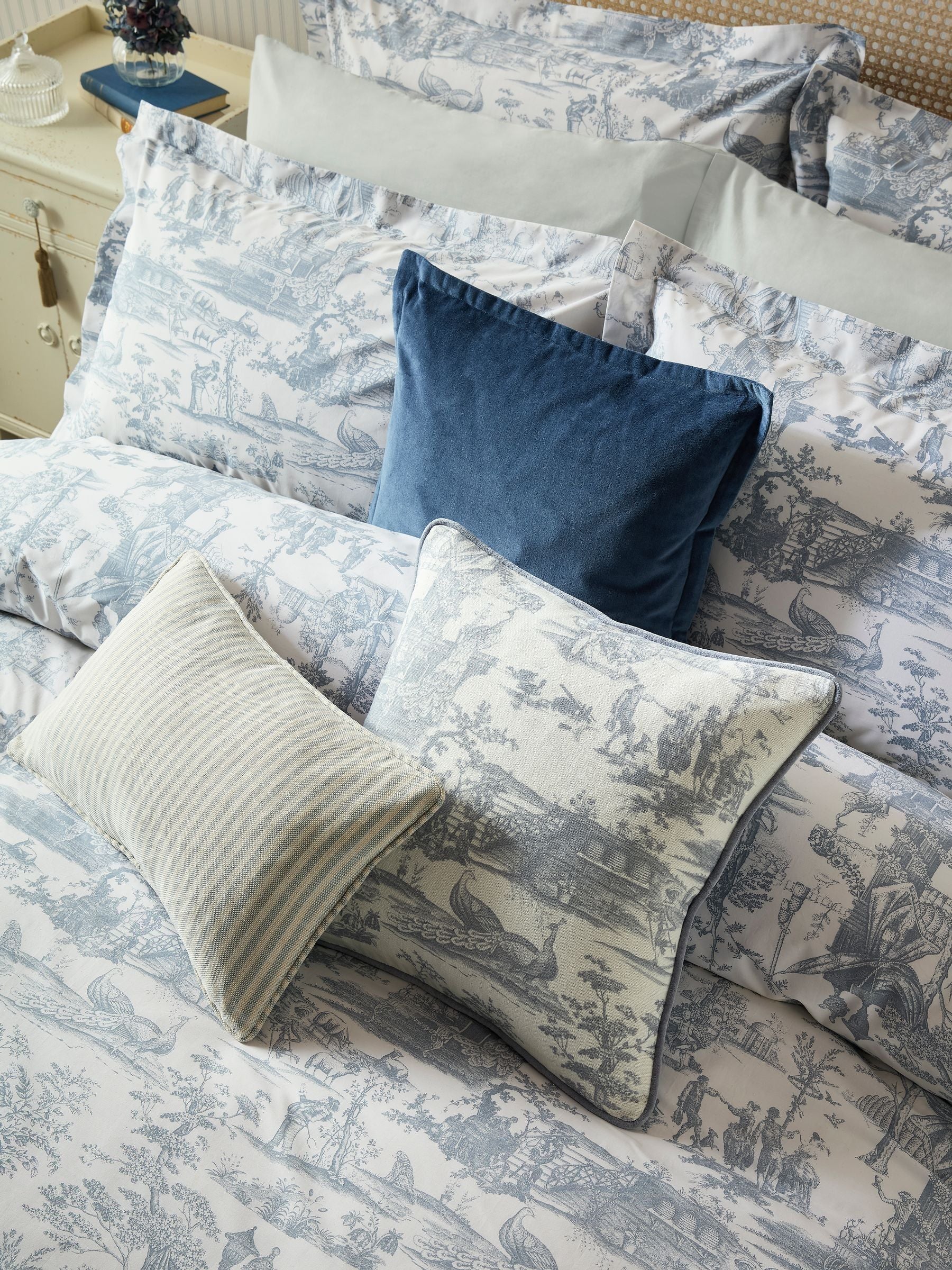 Laura Ashley Blue Toile duvet cover set, UK version