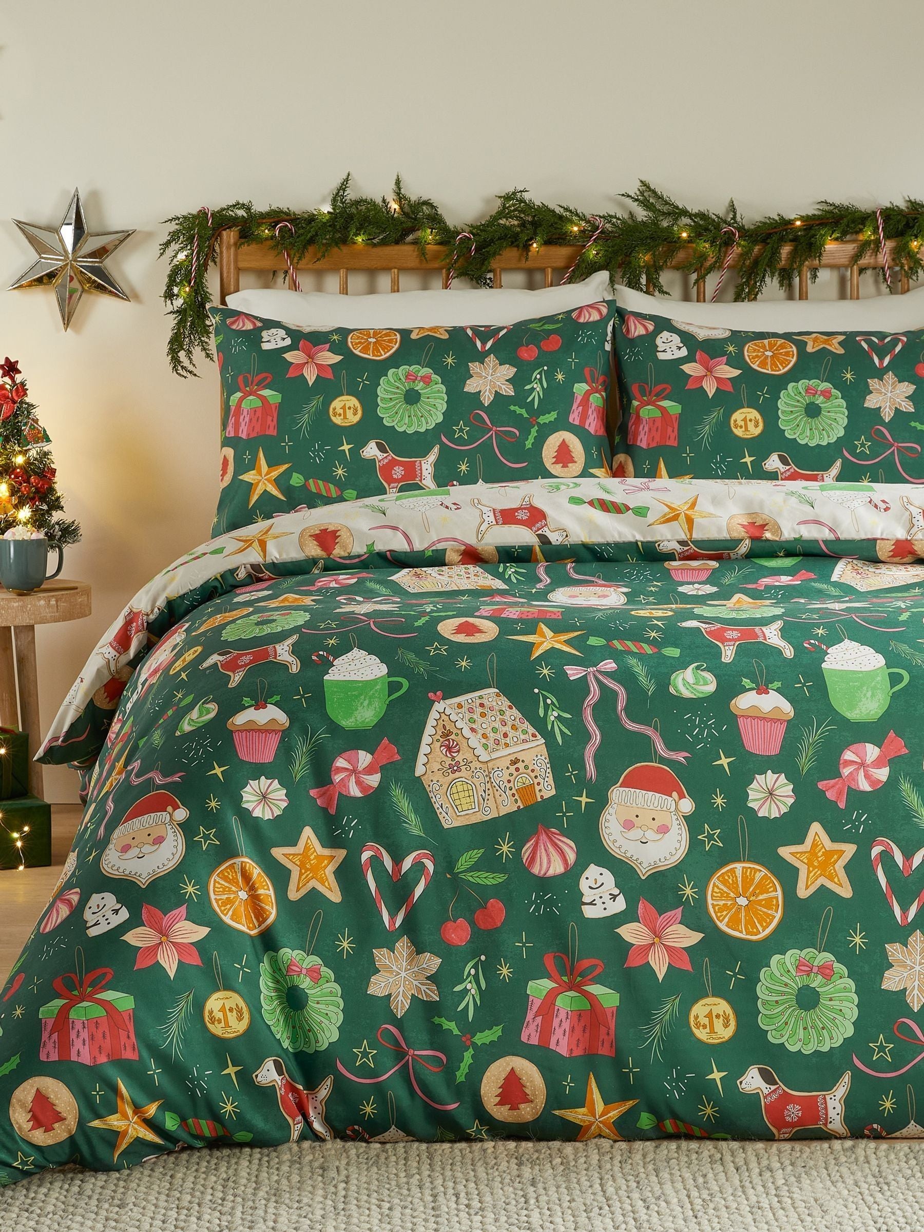 Duvet cover set with Emerald Christmas Festive Treats design - British product