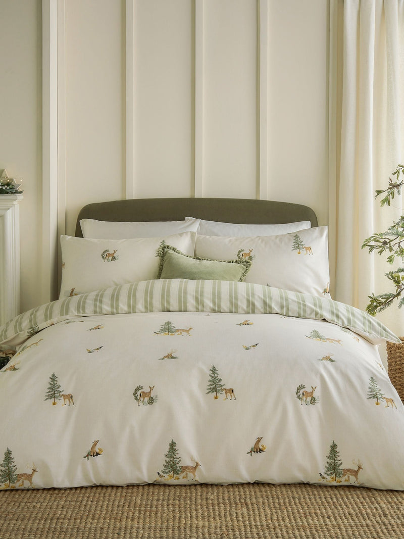 Wylder Nature Green Christmas Charlecote duvet cover set (British brand)