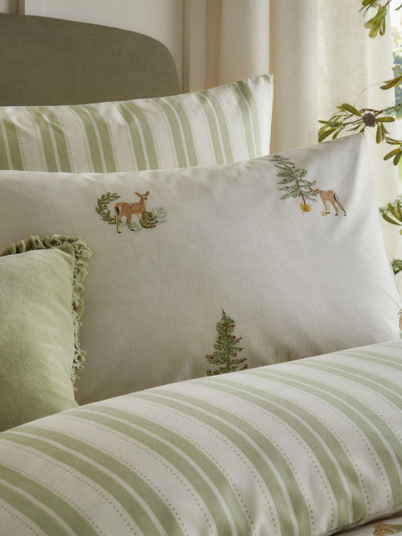 Wylder Nature Green Christmas Charlecote duvet cover set (British brand)