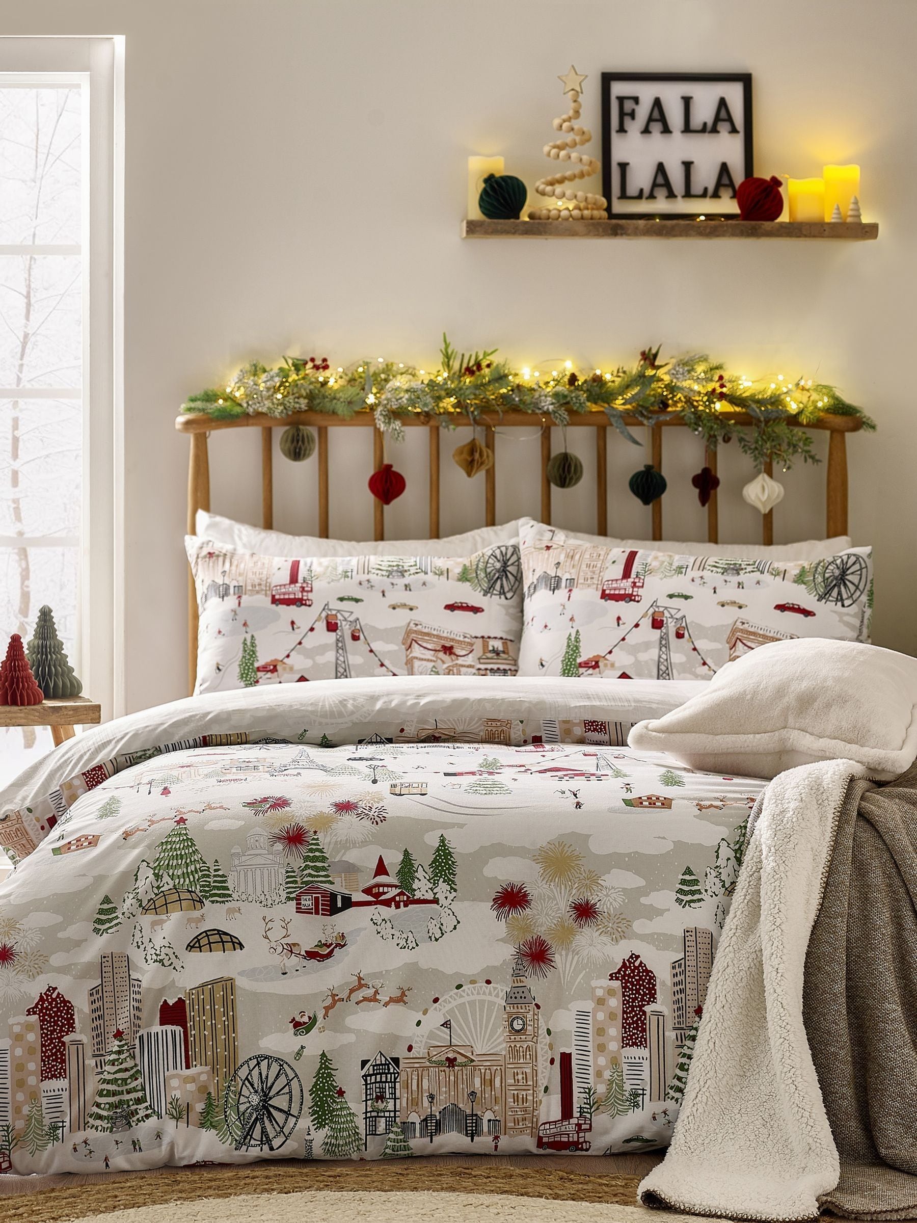 Snow Berry Christmas Joy To All Reversible Duvet Cover and Pillowcase Set - British product
