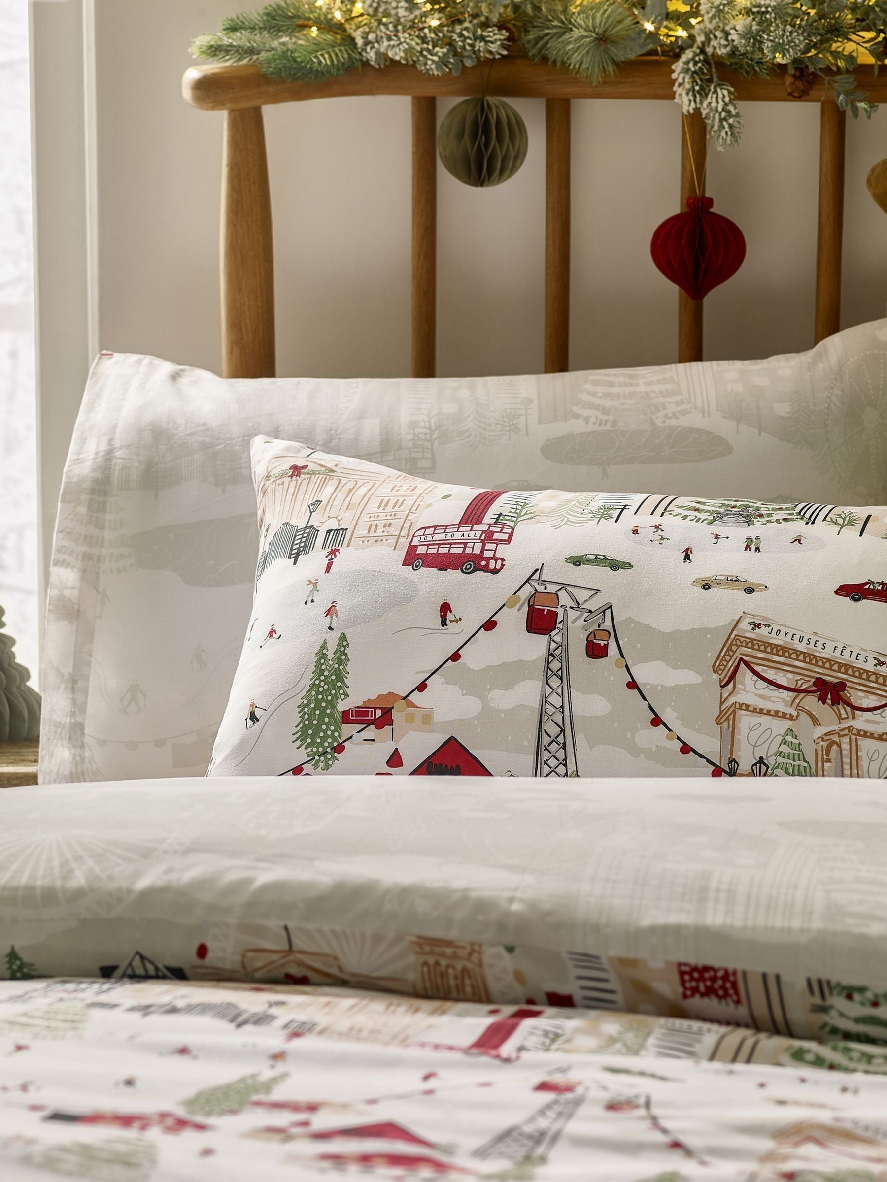 Snow Berry Christmas Joy To All Reversible Duvet Cover and Pillowcase Set - British product