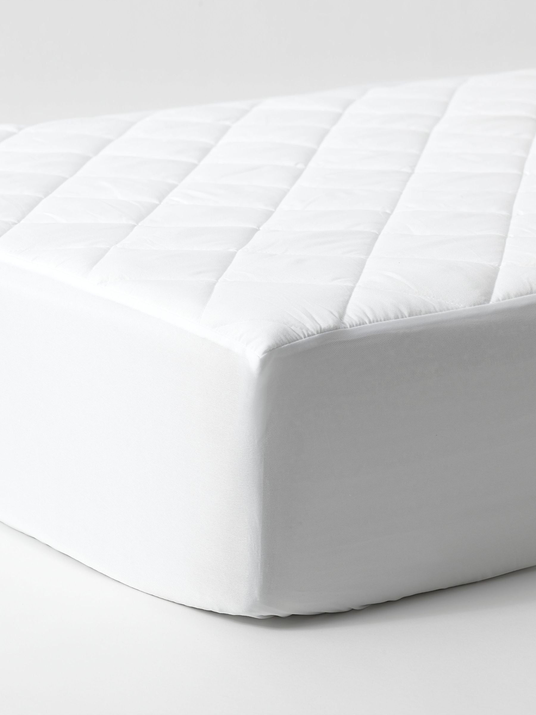 FBC Allergy Defence White Mattress Protector - British product