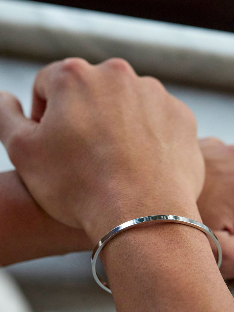 Bartlett Silver Tone Tone Fine Bangle