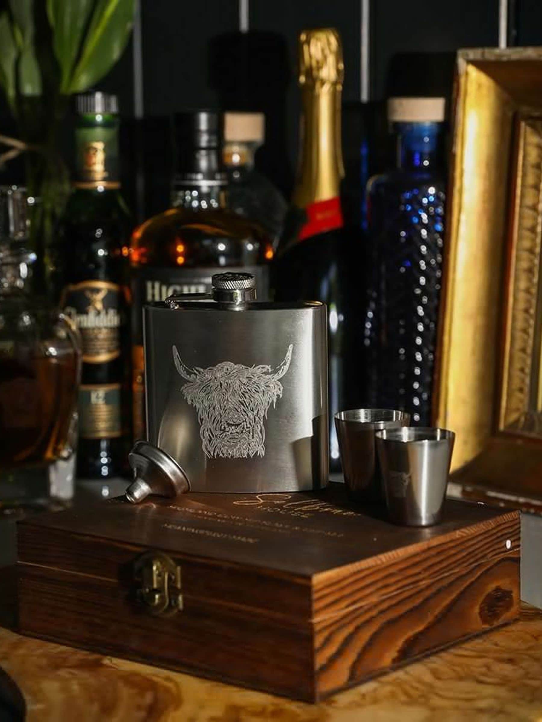 Selbrae House Highland Cow hip flask set with cups and gift box (British brand)