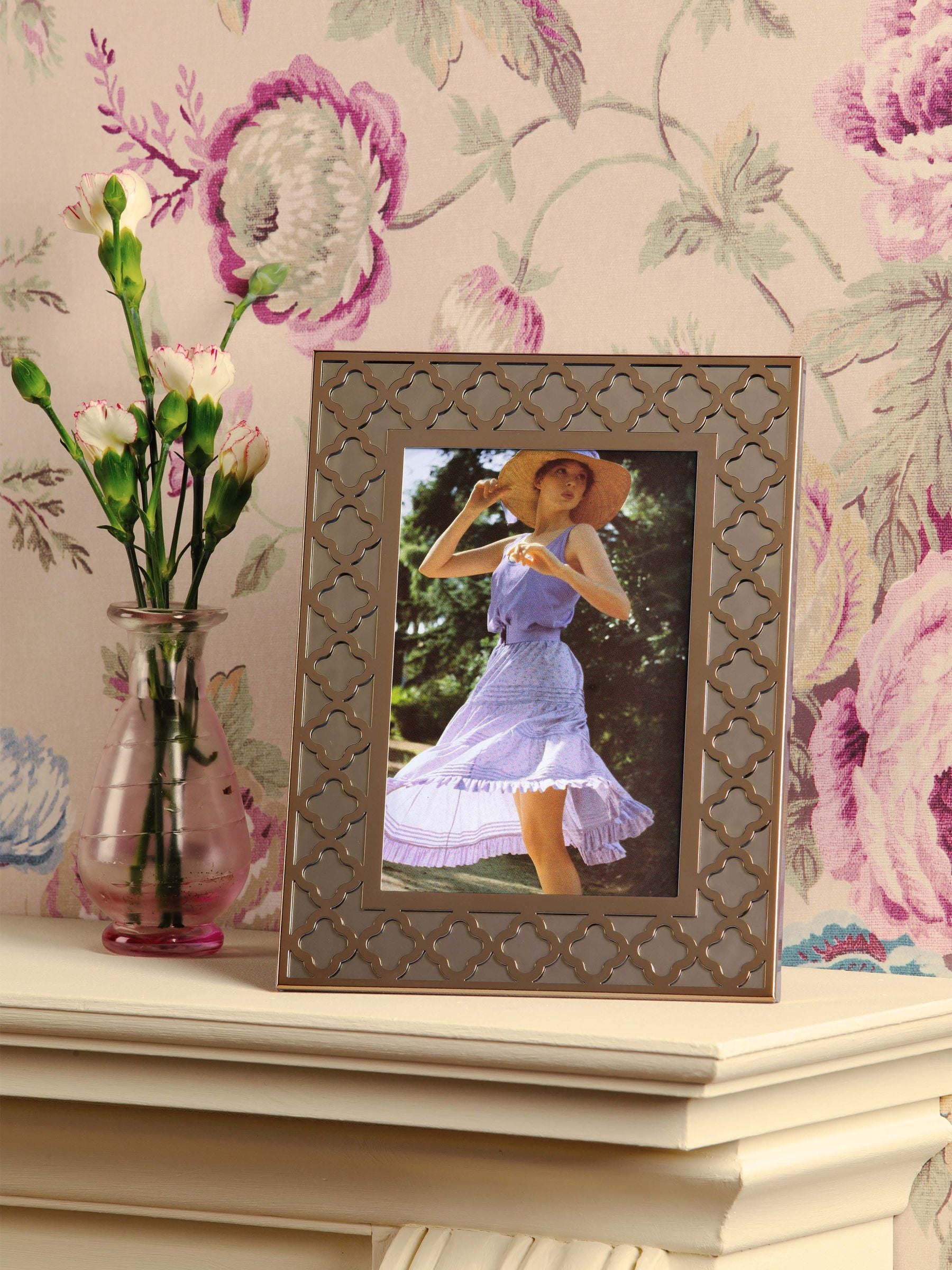 Laura Ashley Gold Efa 4x6 photo frame, UK version