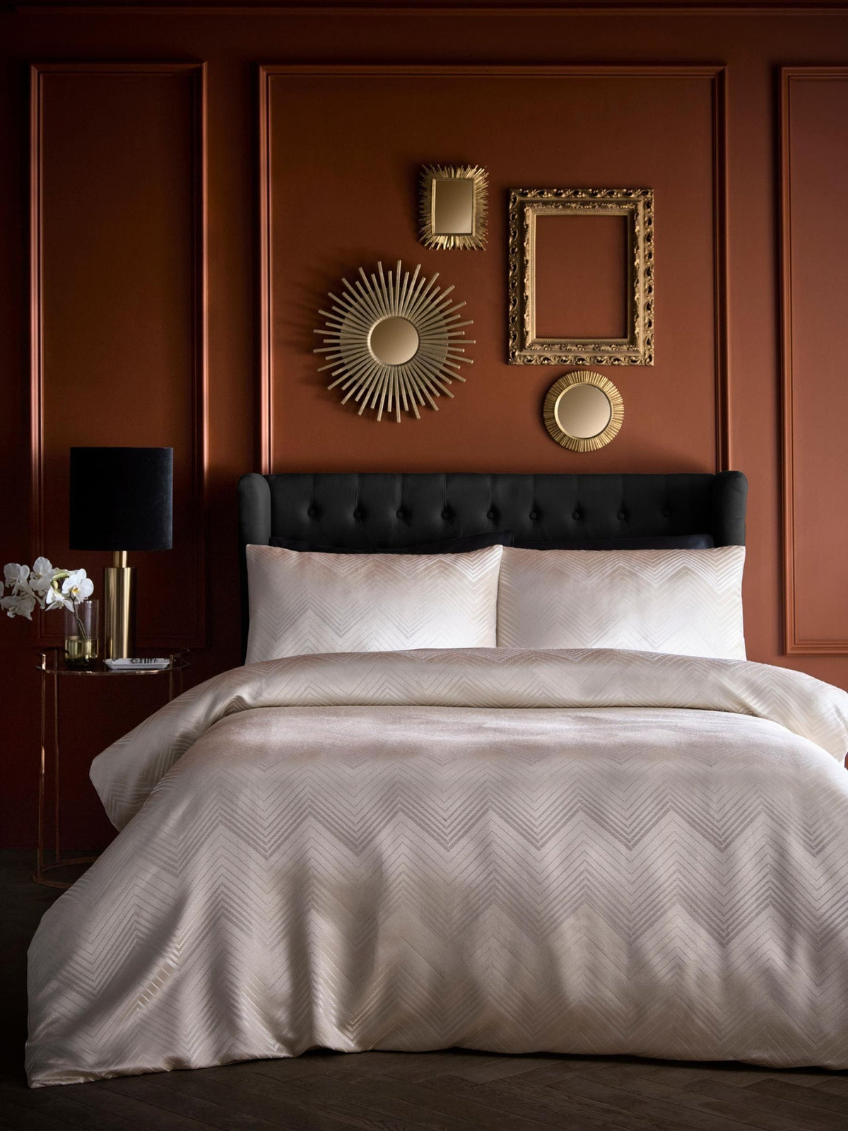 Laurence Llewelyn-Bowen Ivory Cocktail Jacquard Duvet Cover Set, UK version