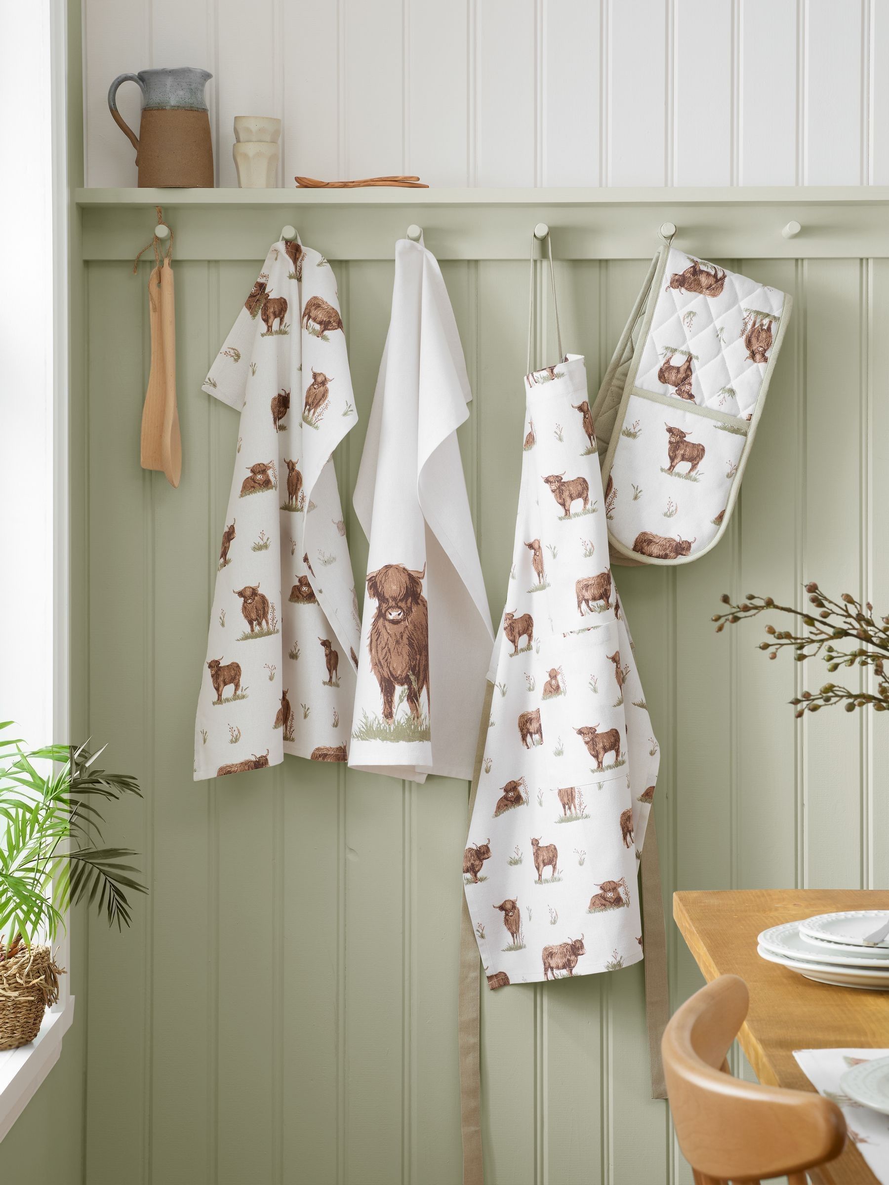 Catherine Lansfield Highland Cow kitchen apron One Size - British product