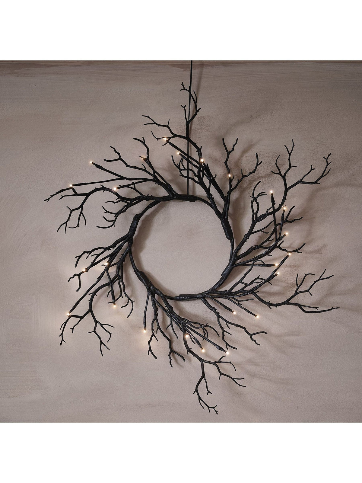 Lights4fun pre-lit black twig Halloween wreath 40cm, UK version