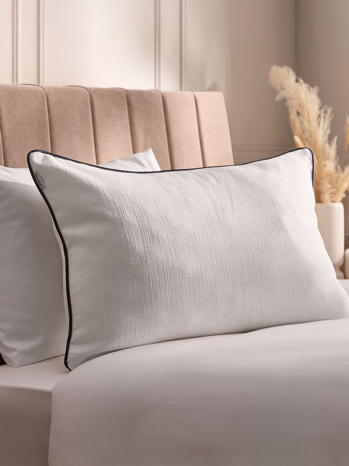 Silentnight Hotel Collection Prestige white pillow (British brand)