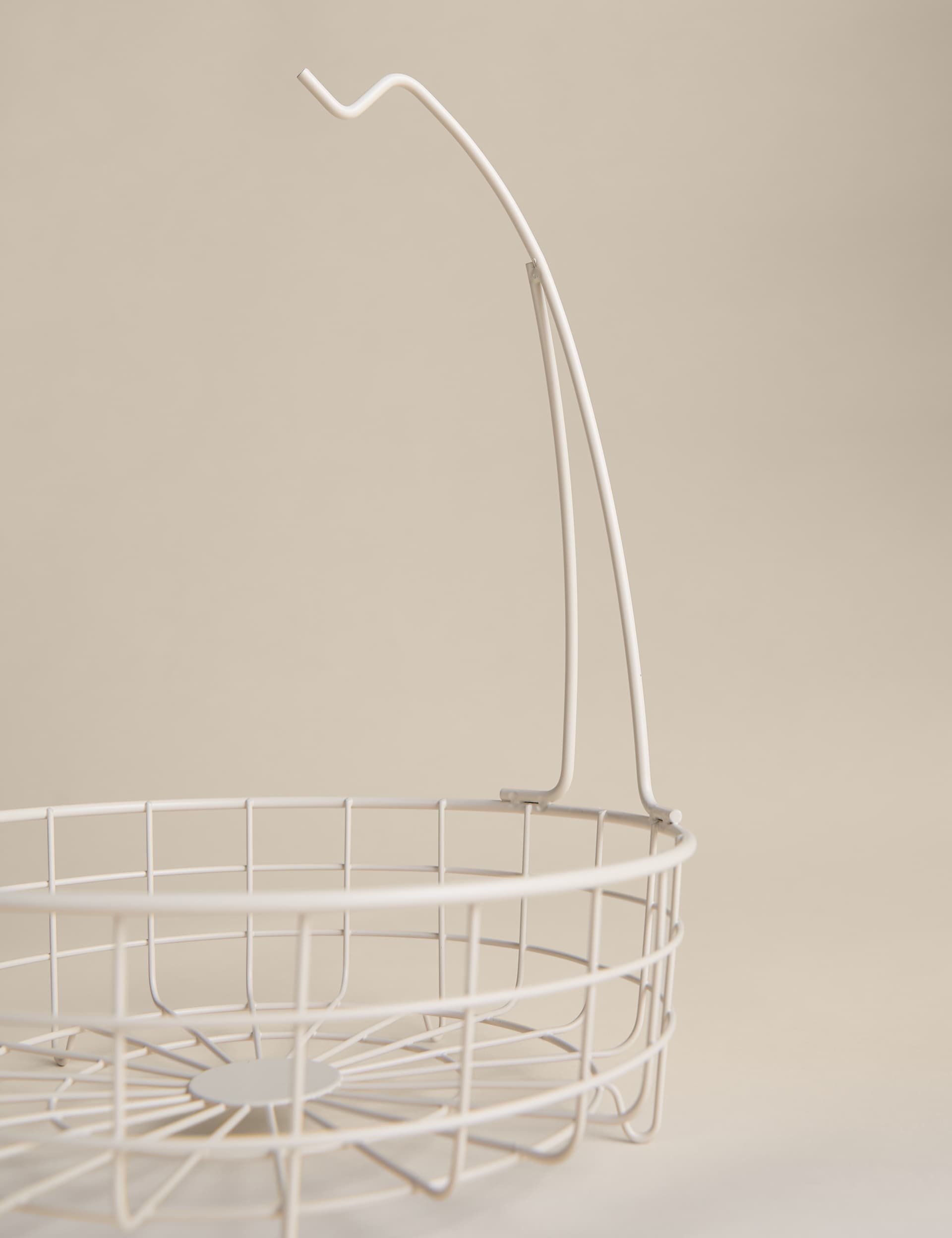 Wire fruit basket with banana hanger (British brand)