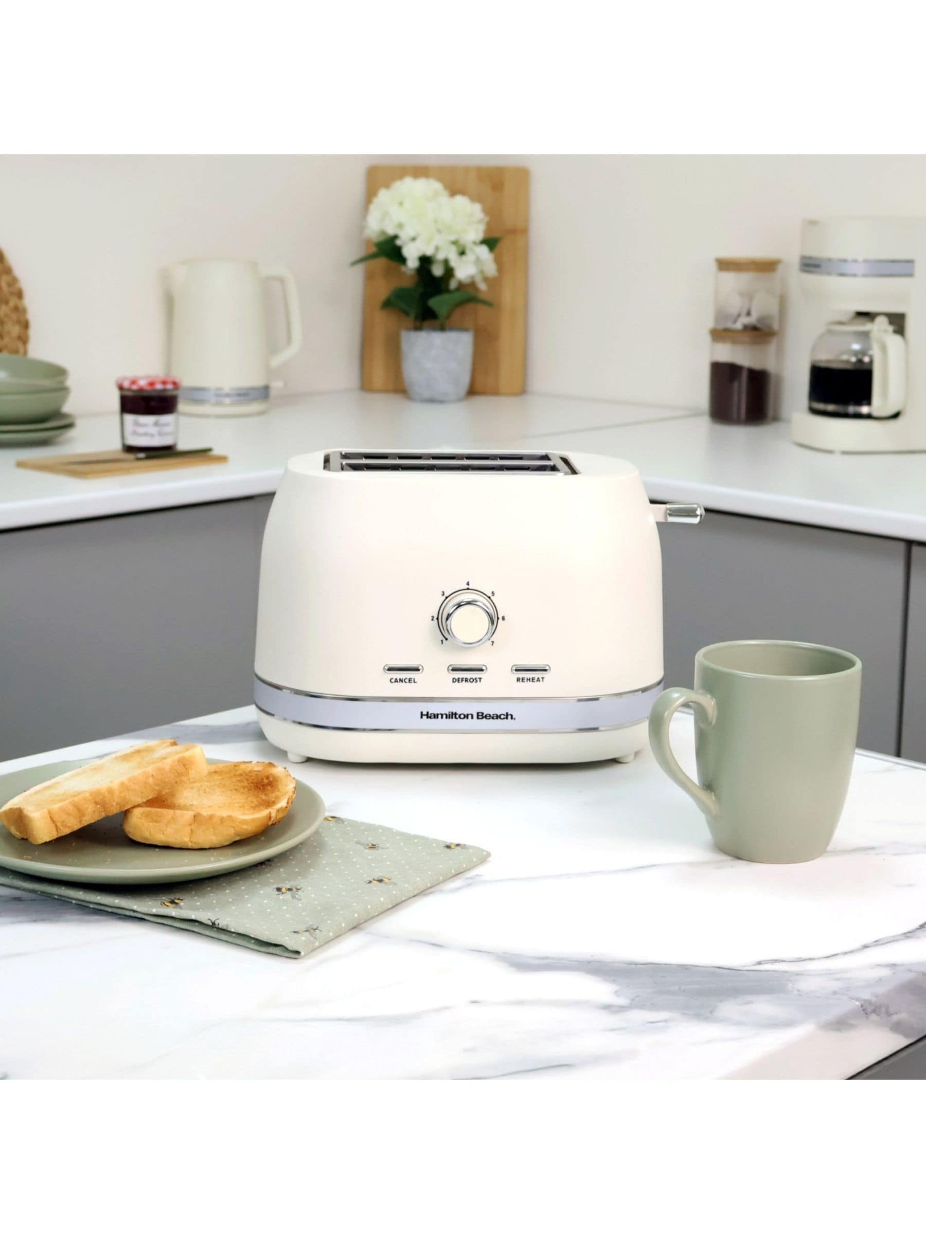 Hamilton Beach Breakfast Kettle and Toaster Set Cream, imported from the UK