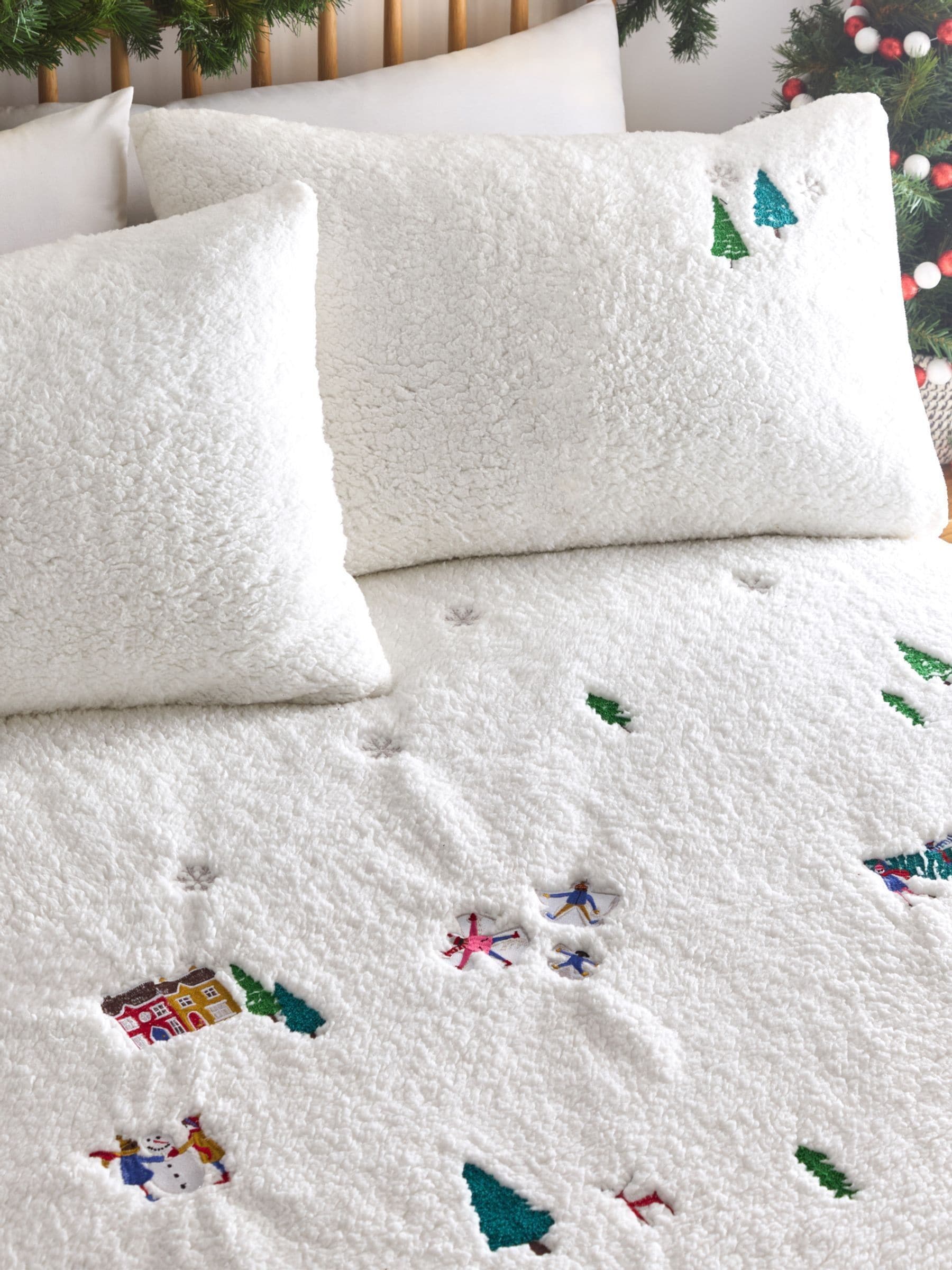 Furn White Christmas Together Embroidered Fleece Duvet Cover and Pillowcase Set