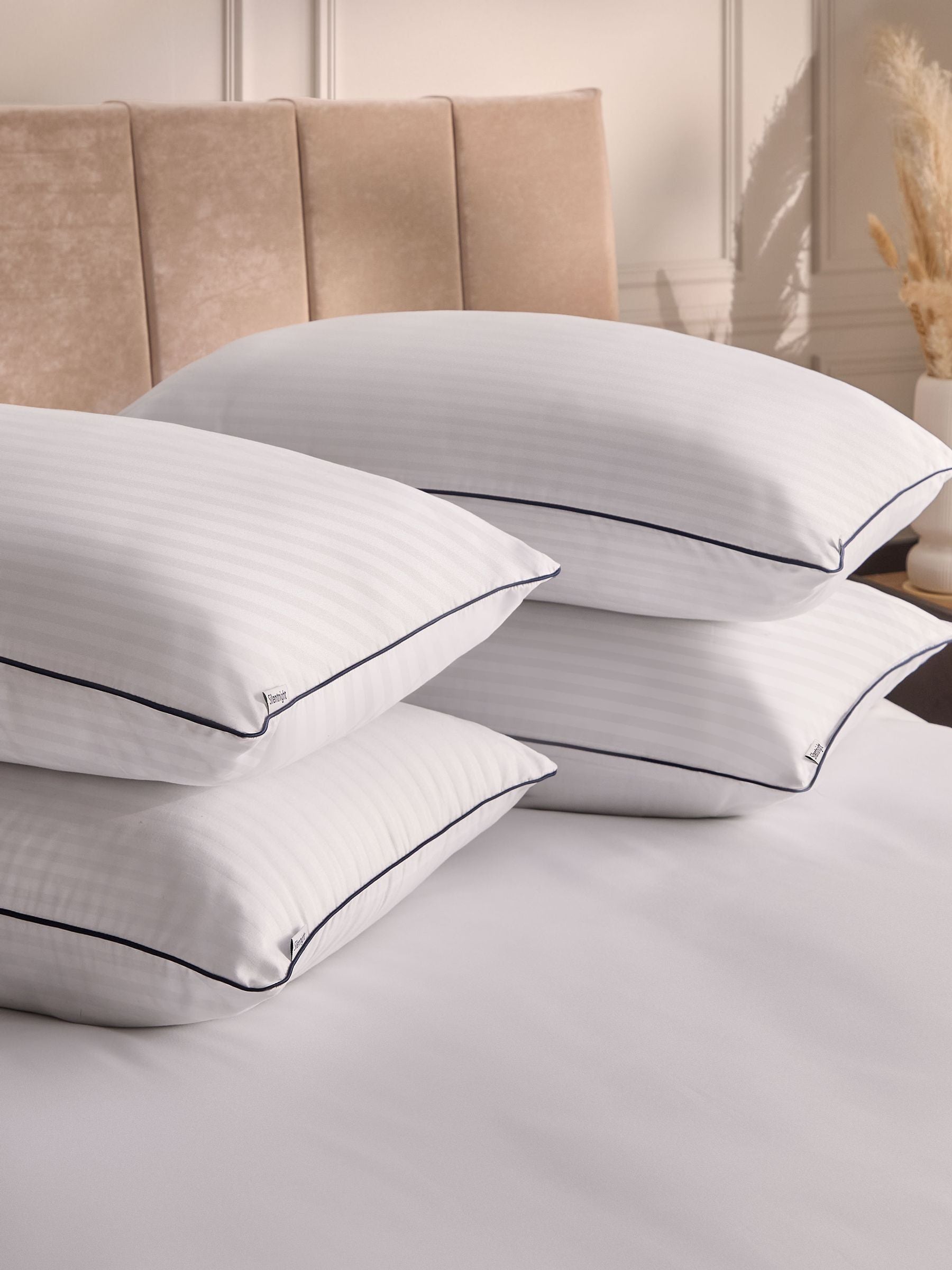 Silentnight Luxury Piped Hotel Collection 4 Pack Pillow