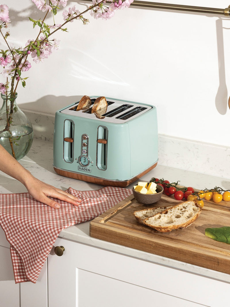 Four-Slice Toaster with Digital Browning Control and Removable Crumb Tray